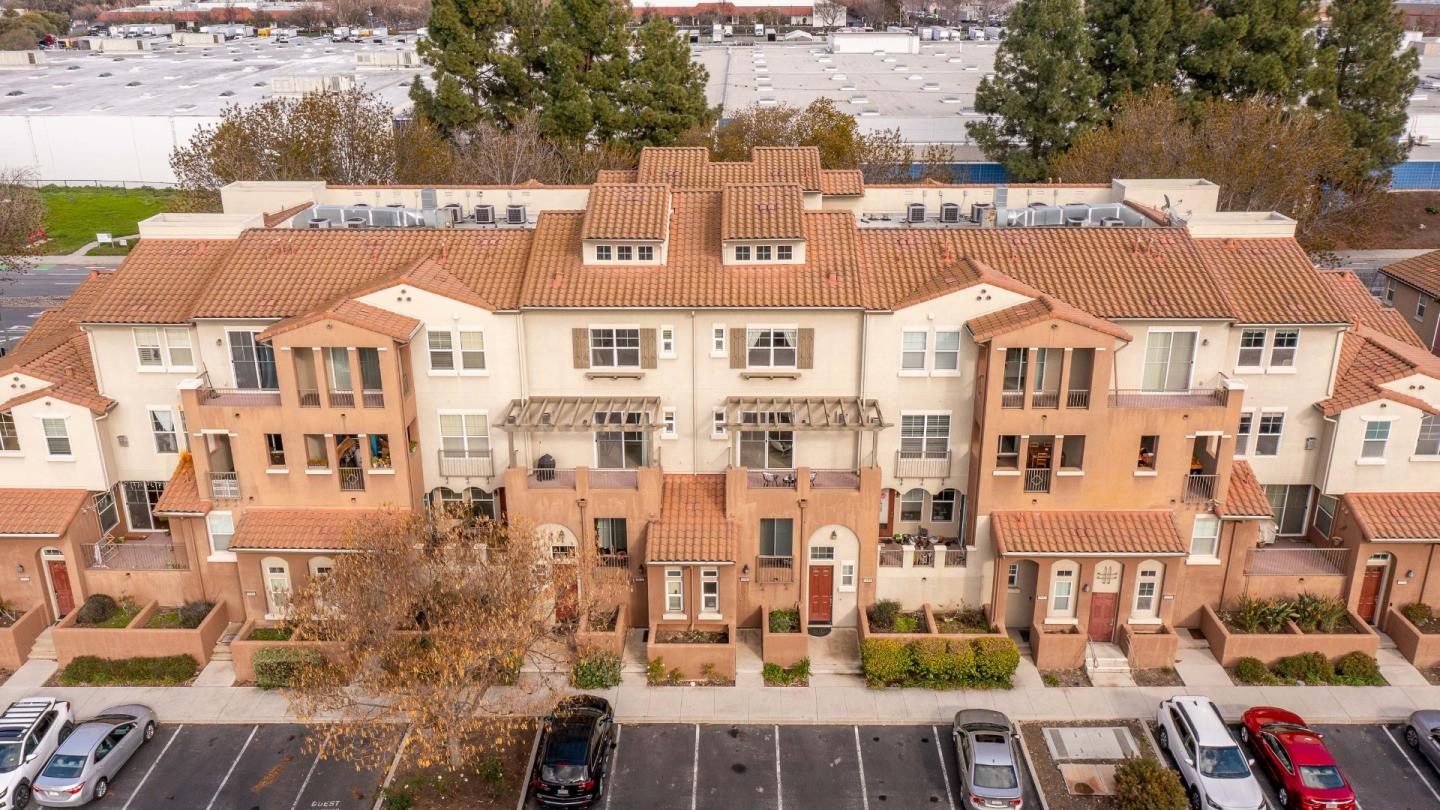 Neighborhood Neighborhood-32