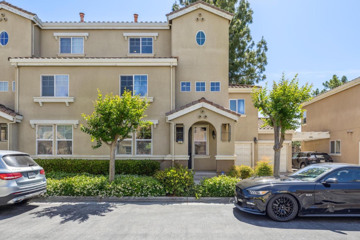 Neighborhood Neighborhood-20