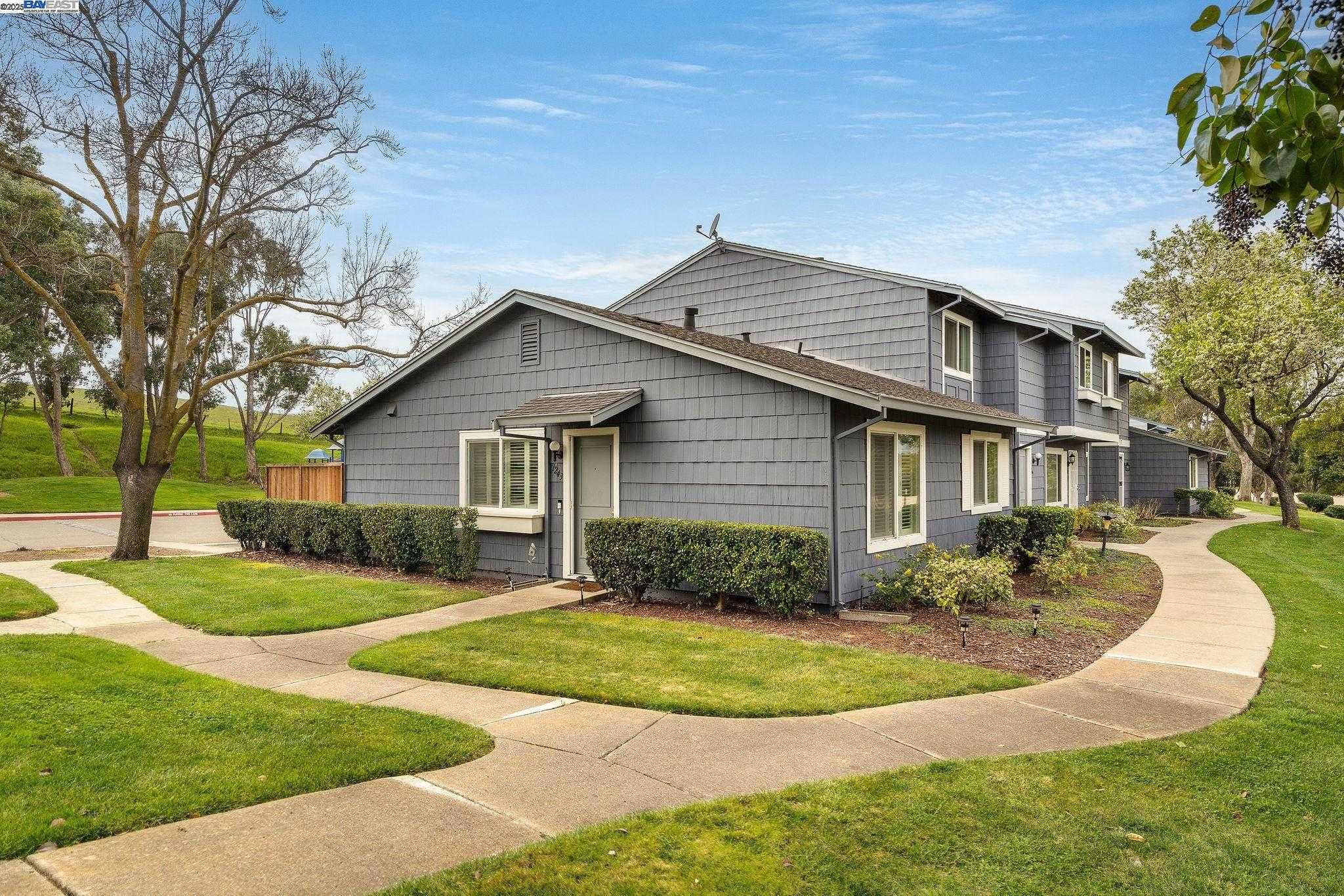 Neighborhood Neighborhood-20