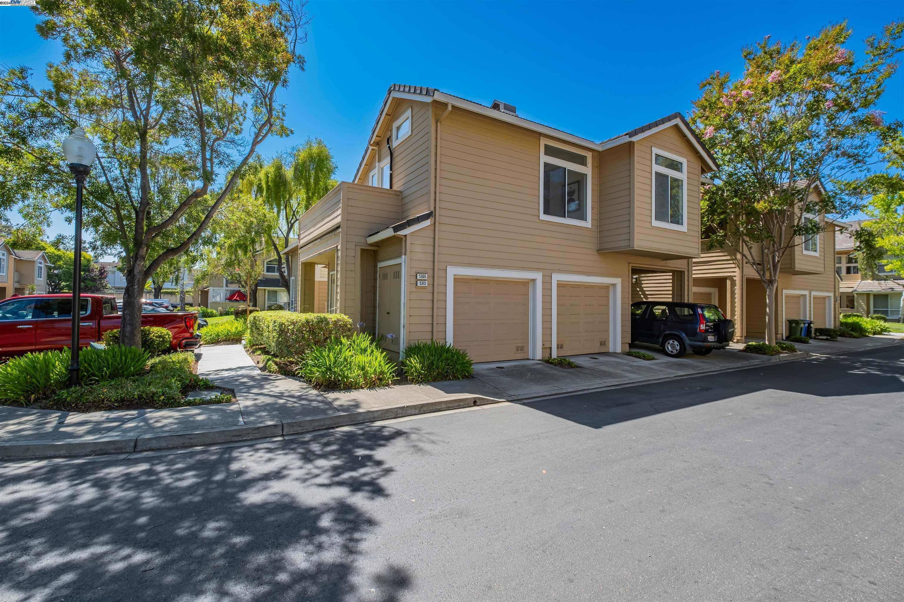 Neighborhood Neighborhood-20