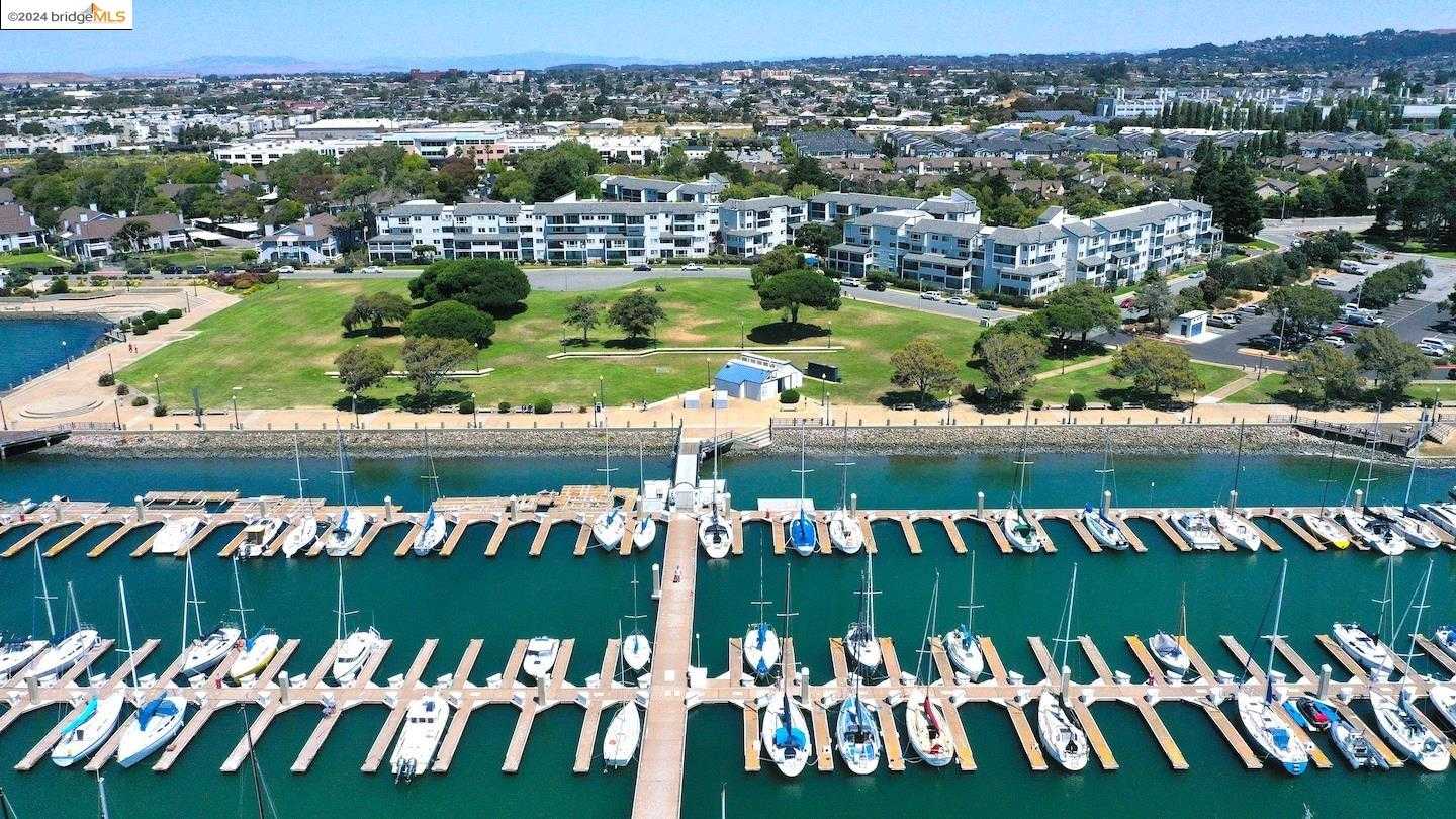 Neighborhood Neighborhood-10