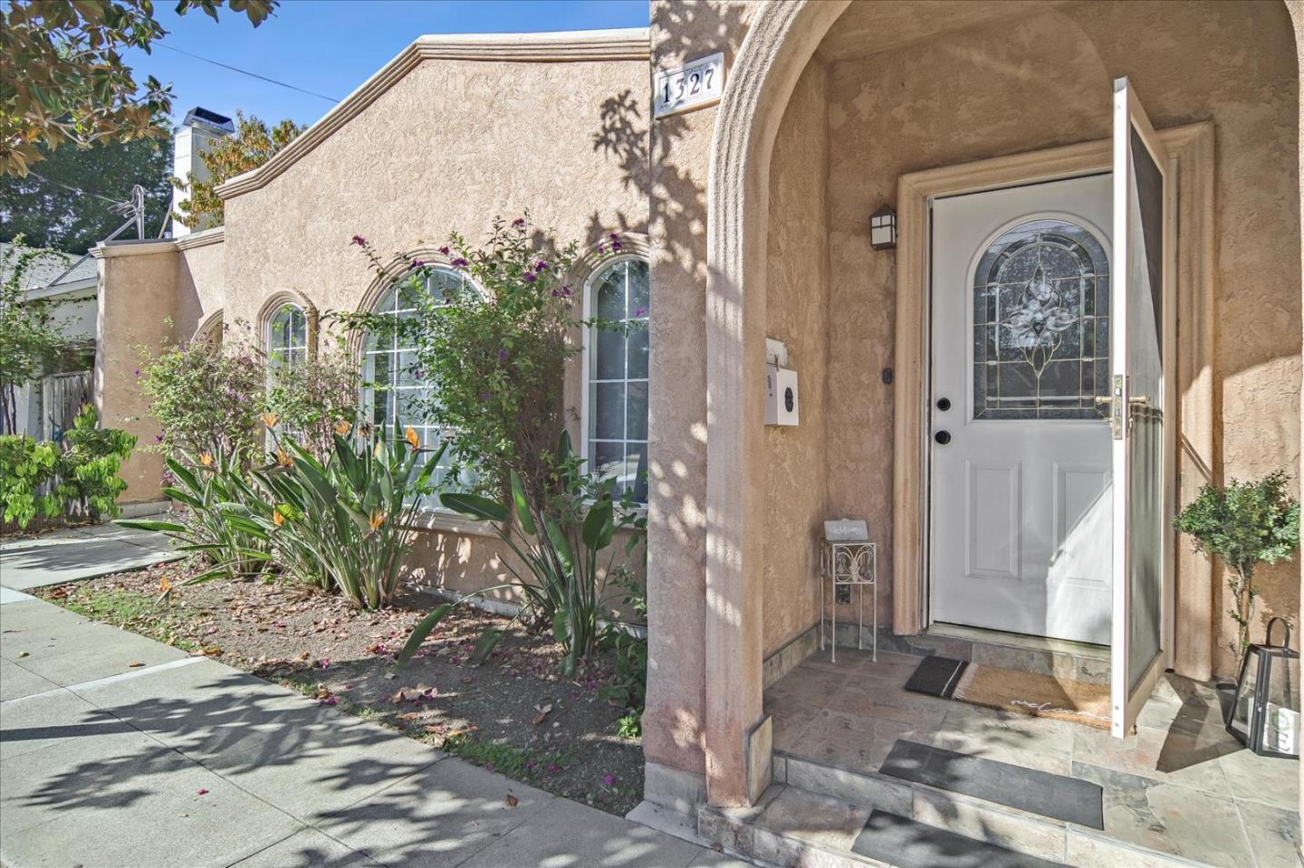 Neighborhood Neighborhood-1