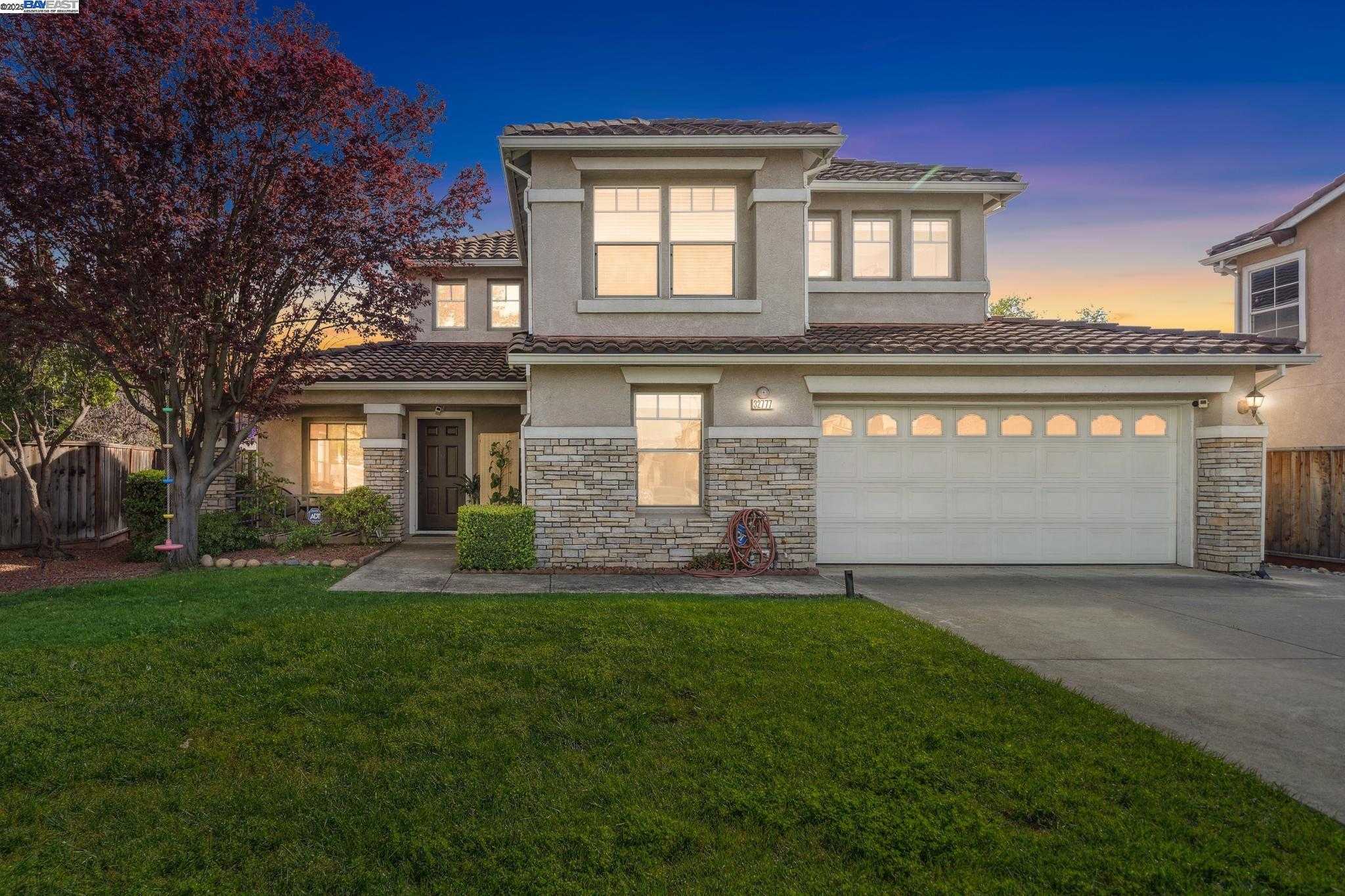 Neighborhood Neighborhood-18