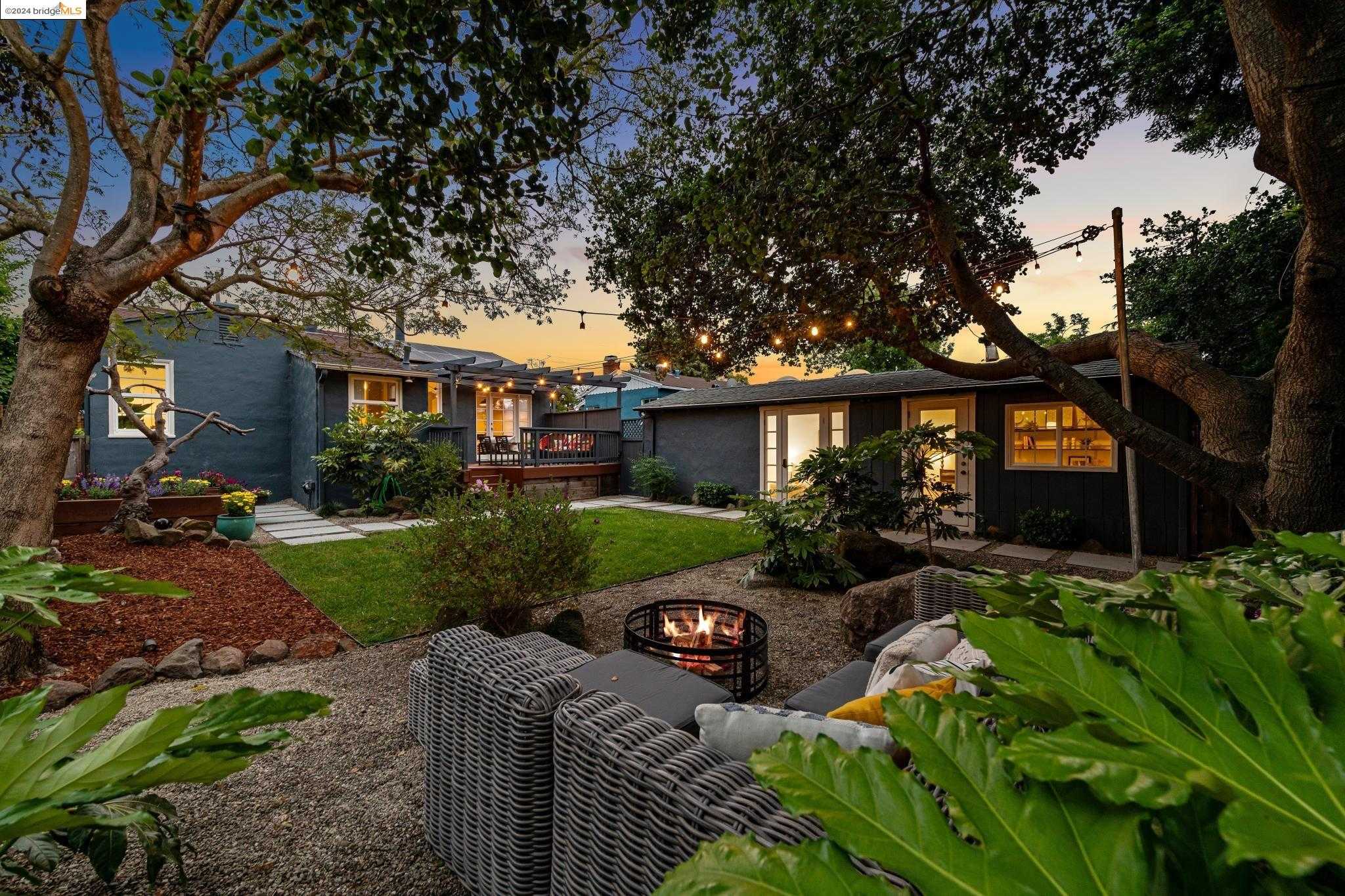 Neighborhood Neighborhood-12