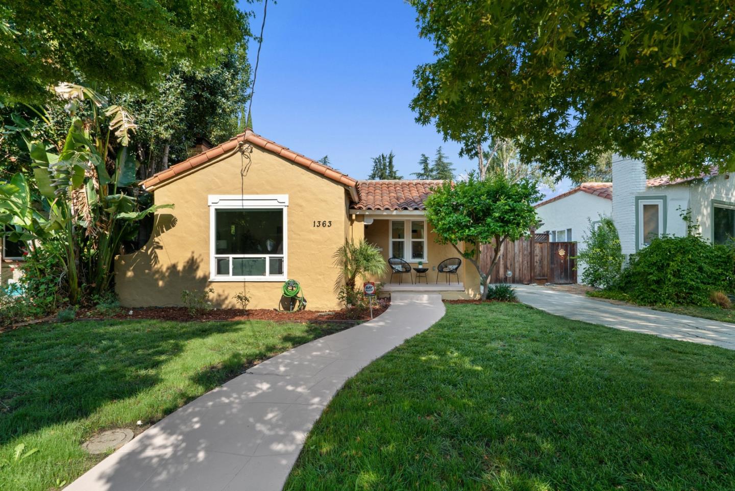 Neighborhood Neighborhood-10