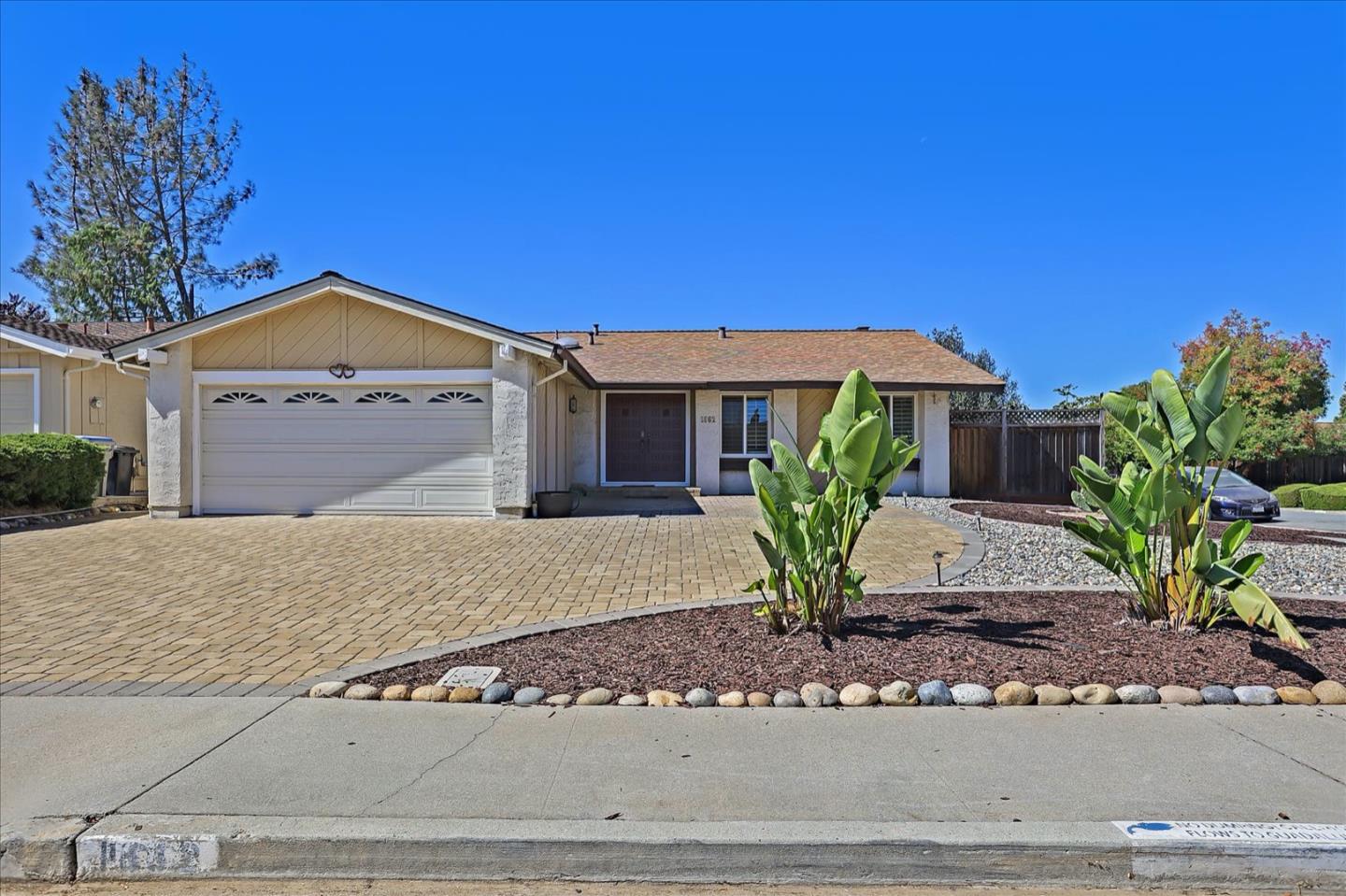 Neighborhood Neighborhood-166