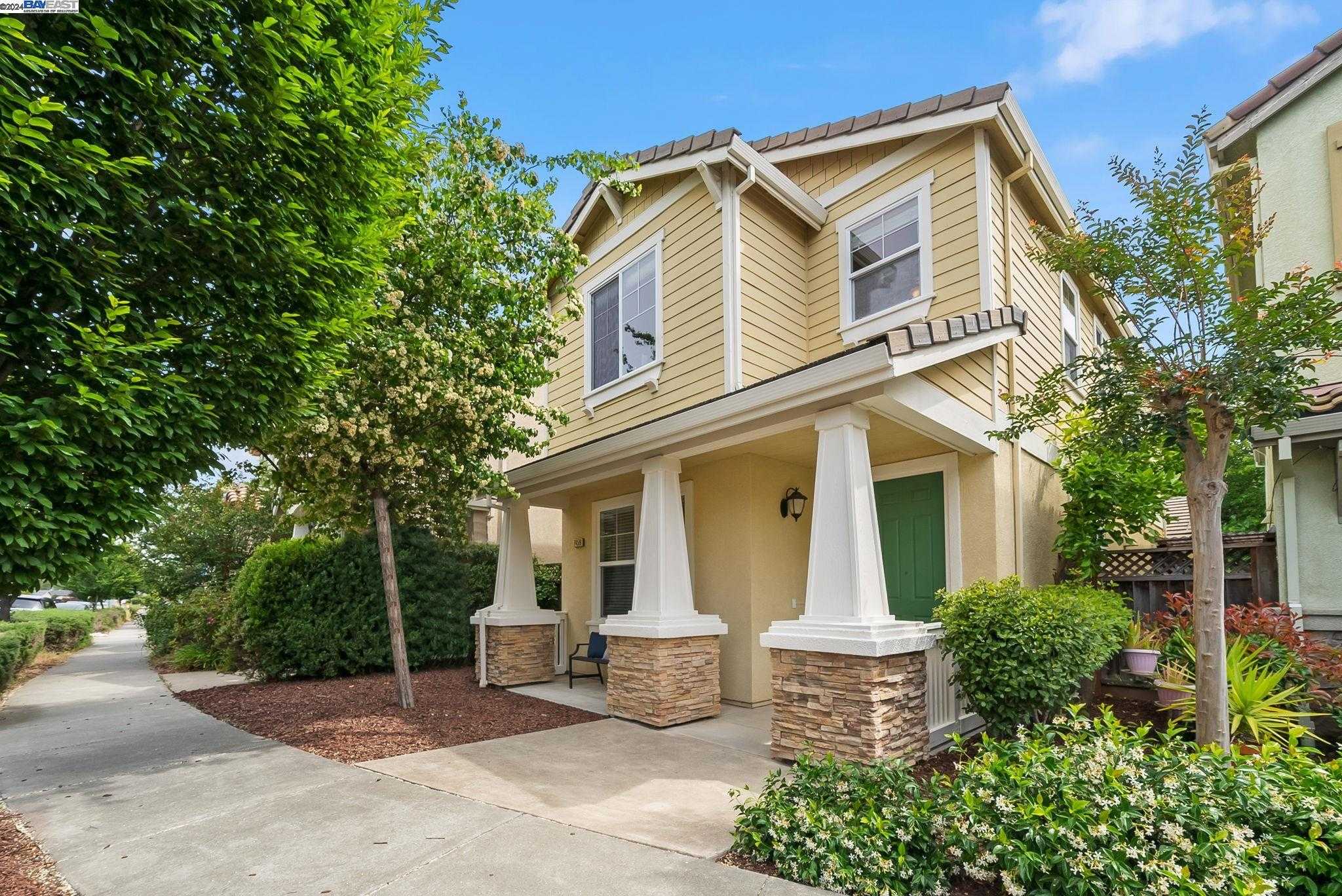 Neighborhood Neighborhood-32