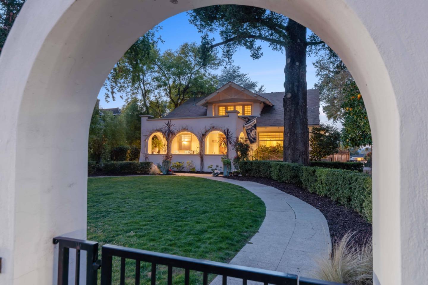 Neighborhood Neighborhood-8