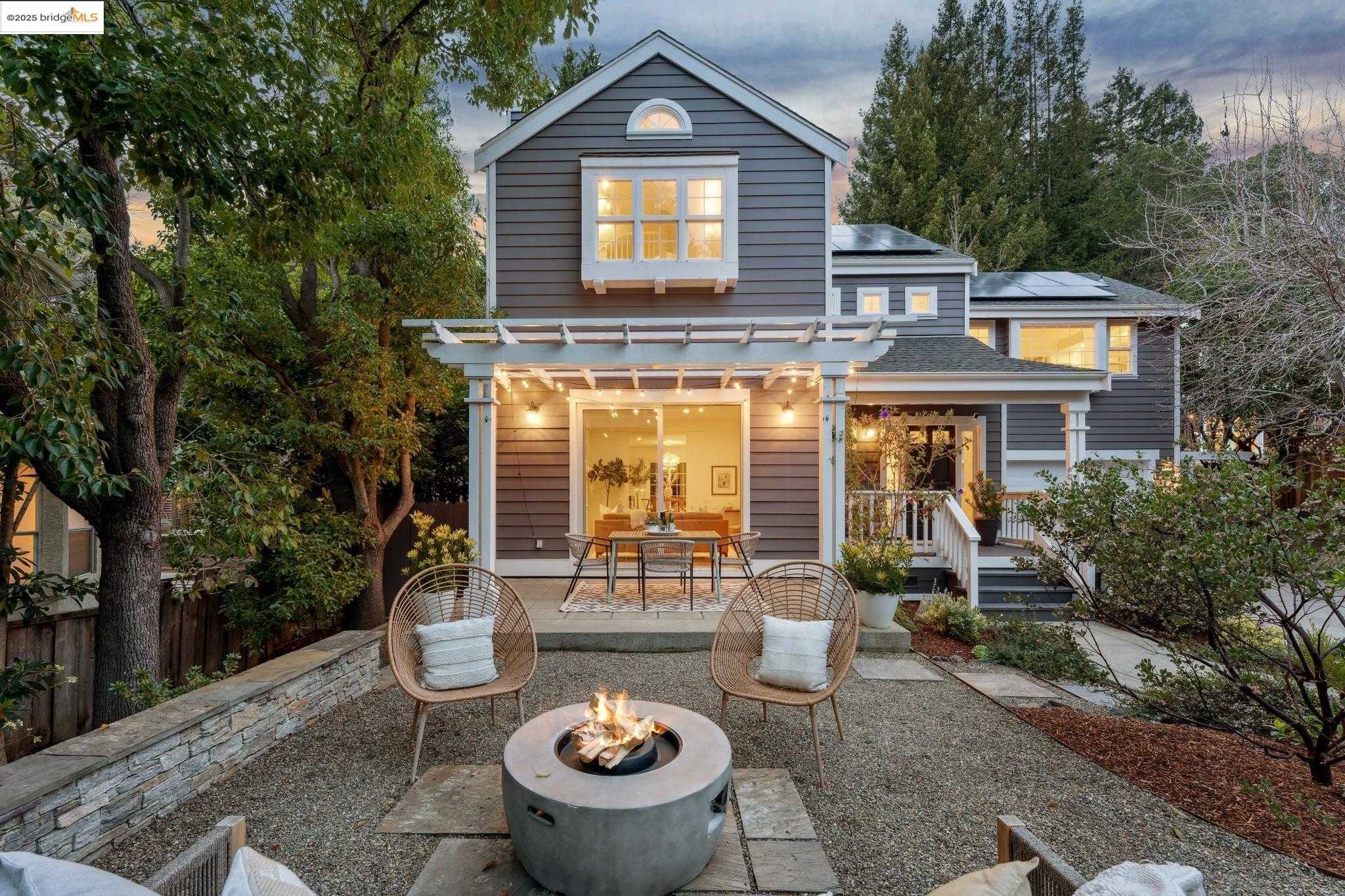 Neighborhood Neighborhood-20