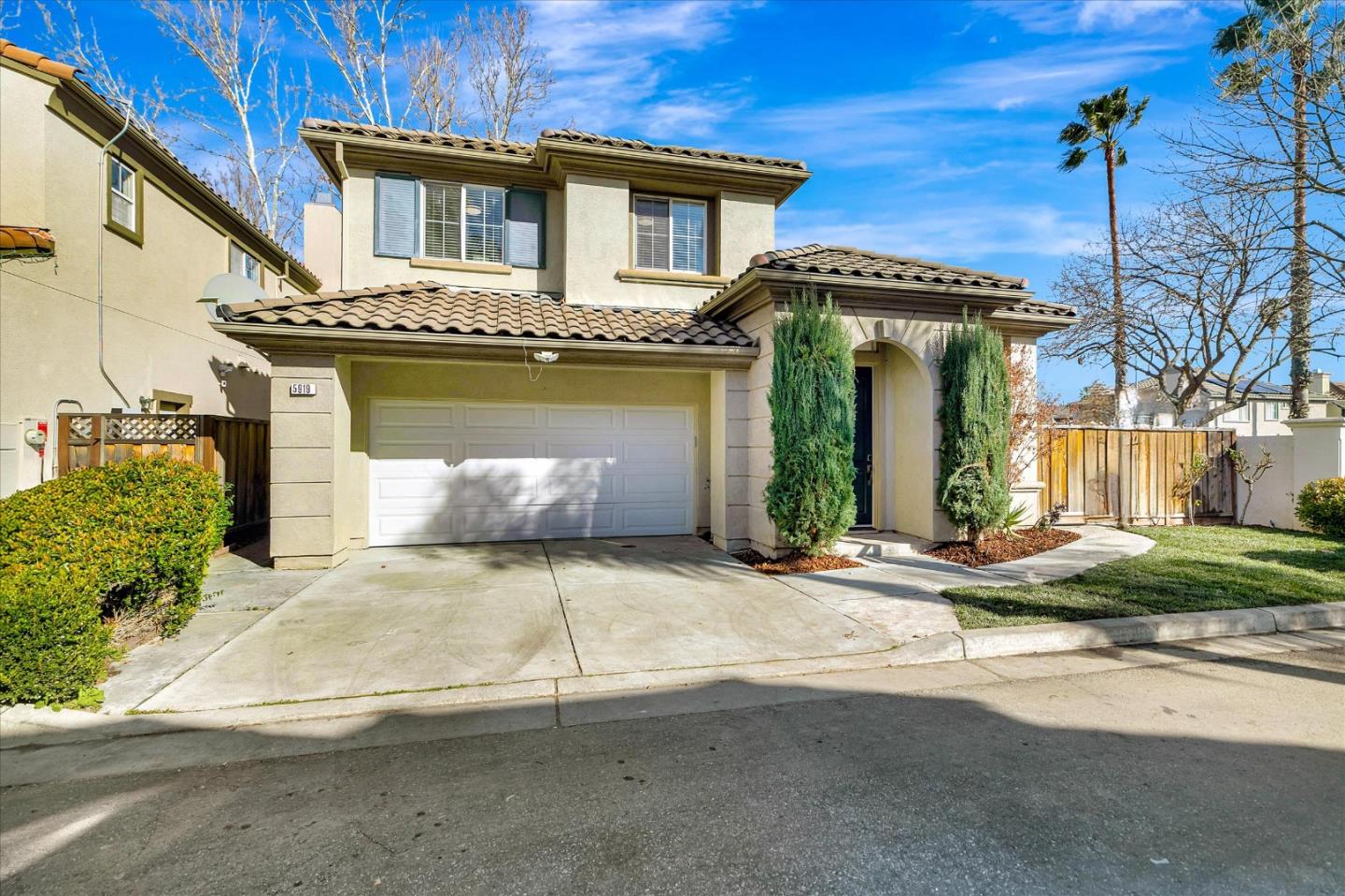 Neighborhood Neighborhood-20