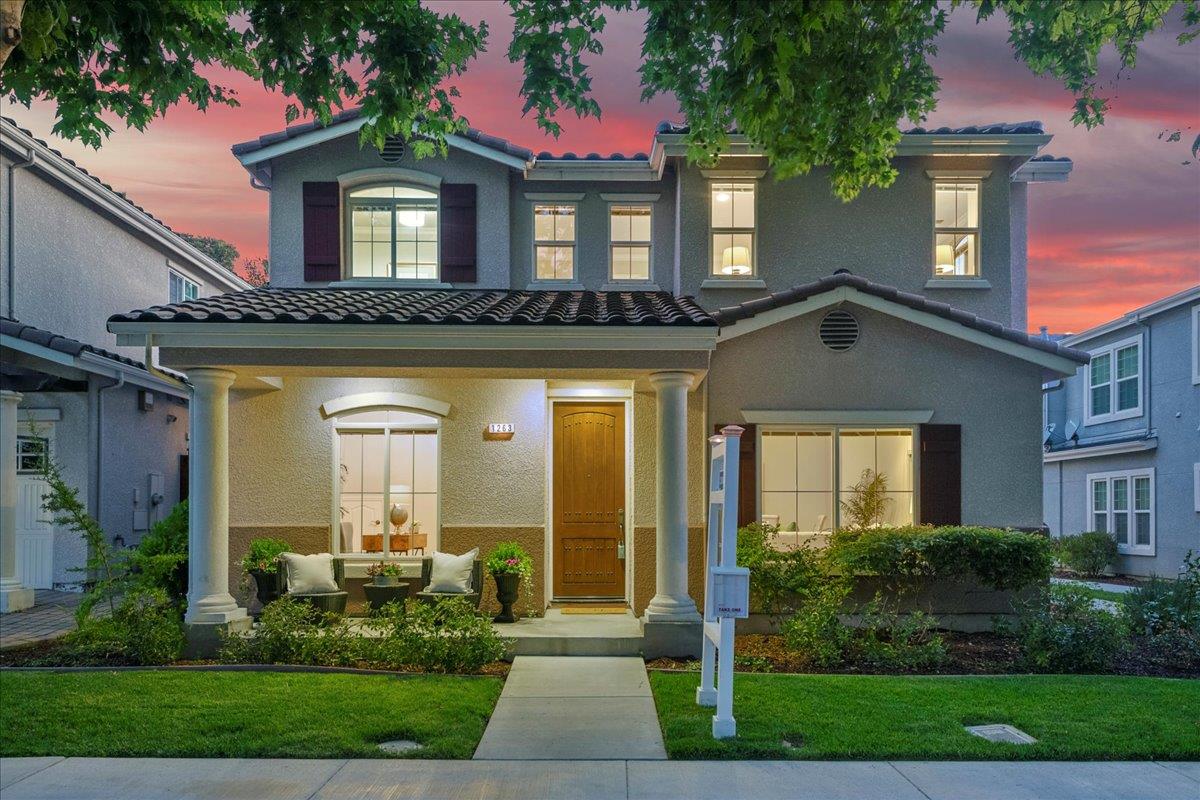 Neighborhood Neighborhood-44