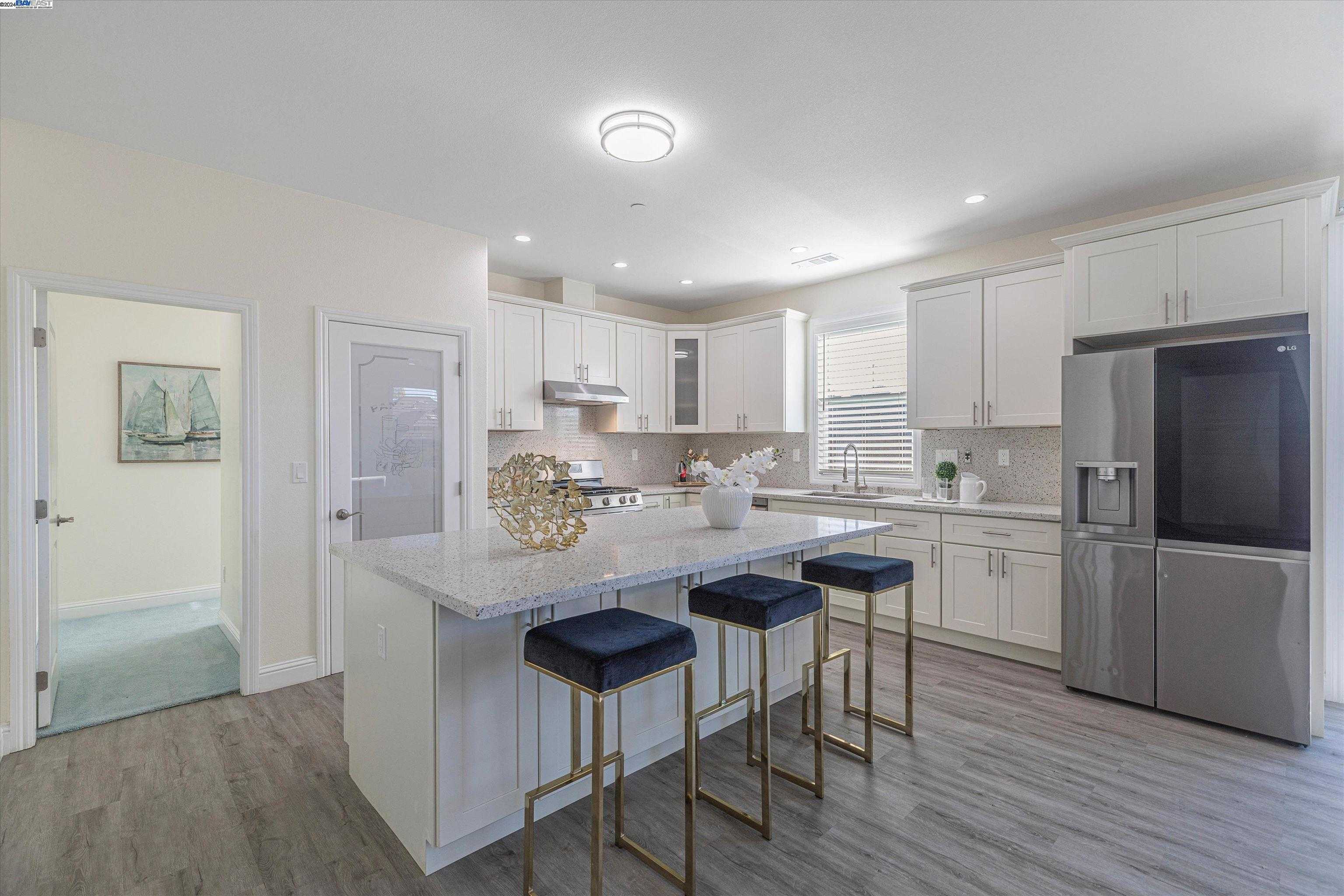 Neighborhood Neighborhood-4