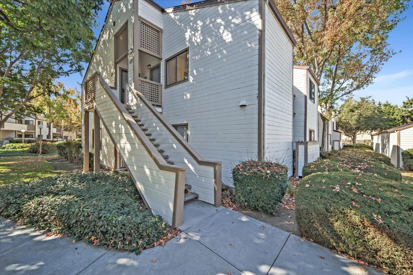 Neighborhood Neighborhood-103