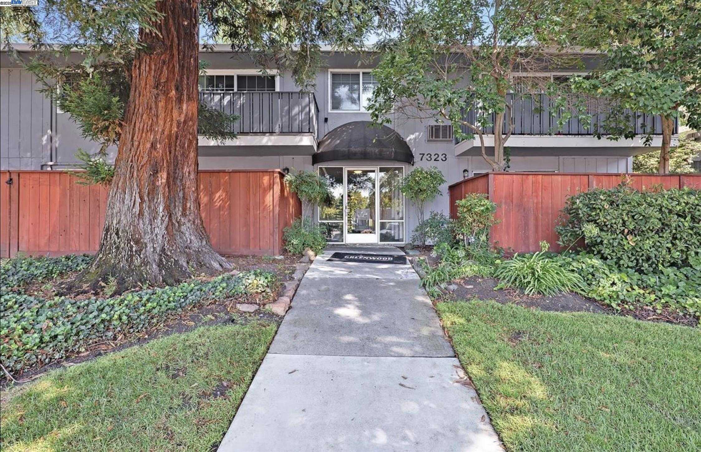 Neighborhood Neighborhood-20