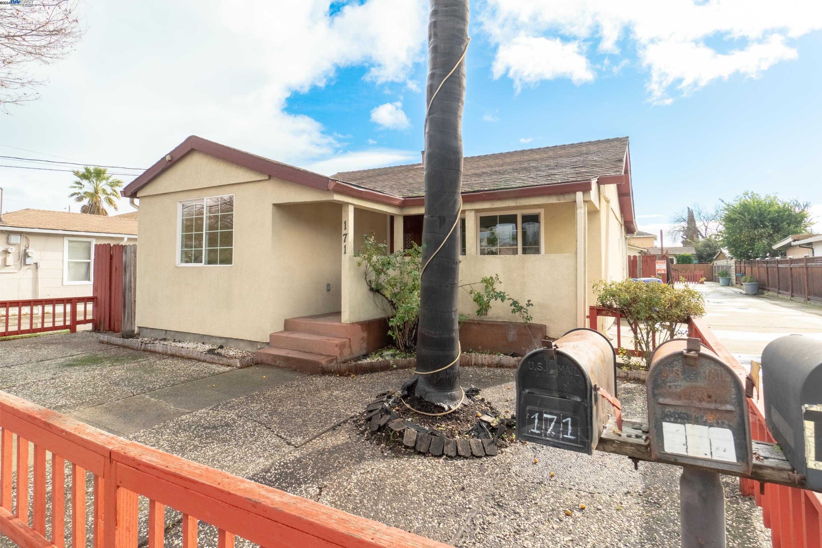 Neighborhood Neighborhood-28