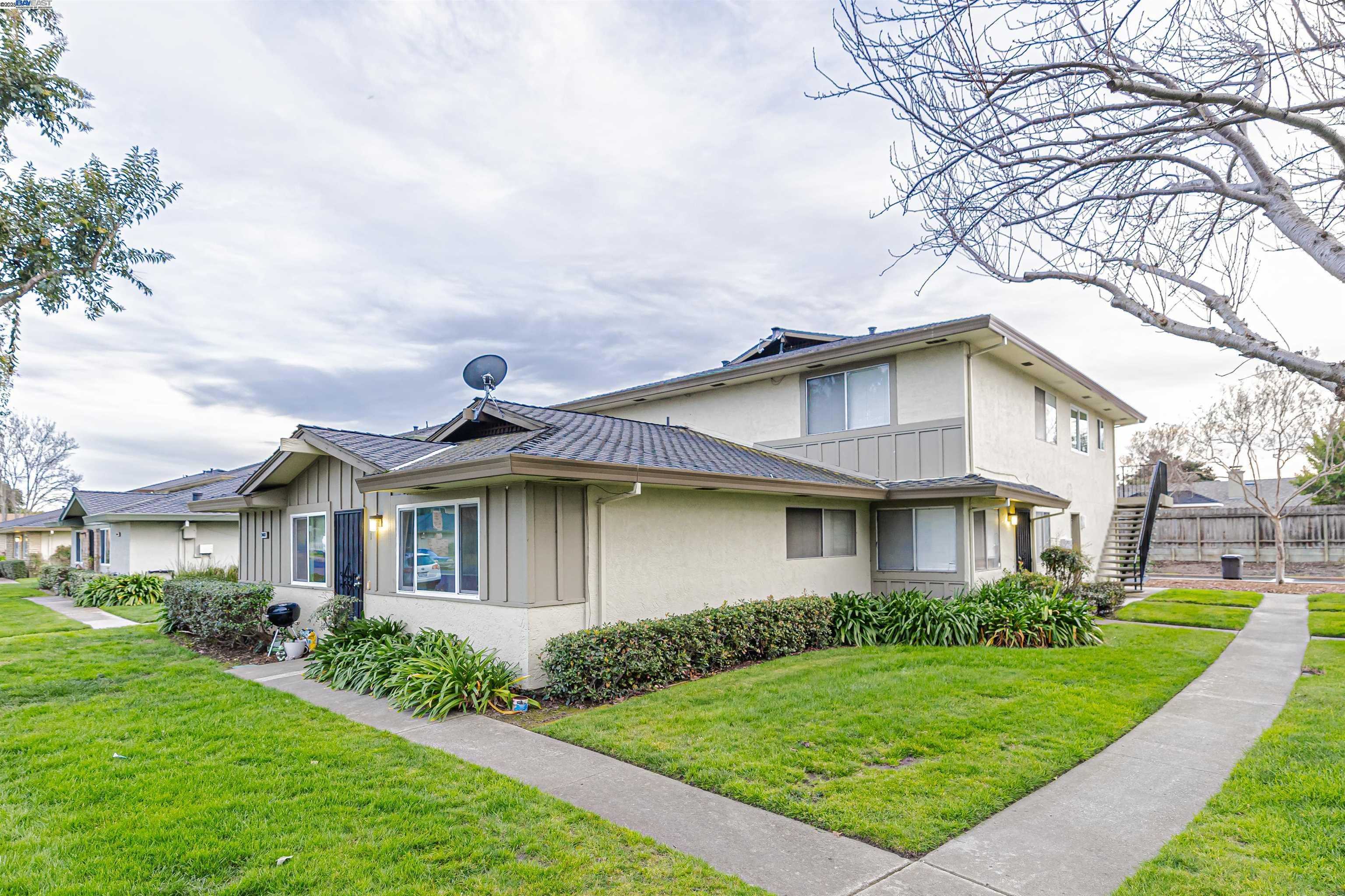 Neighborhood Neighborhood-16