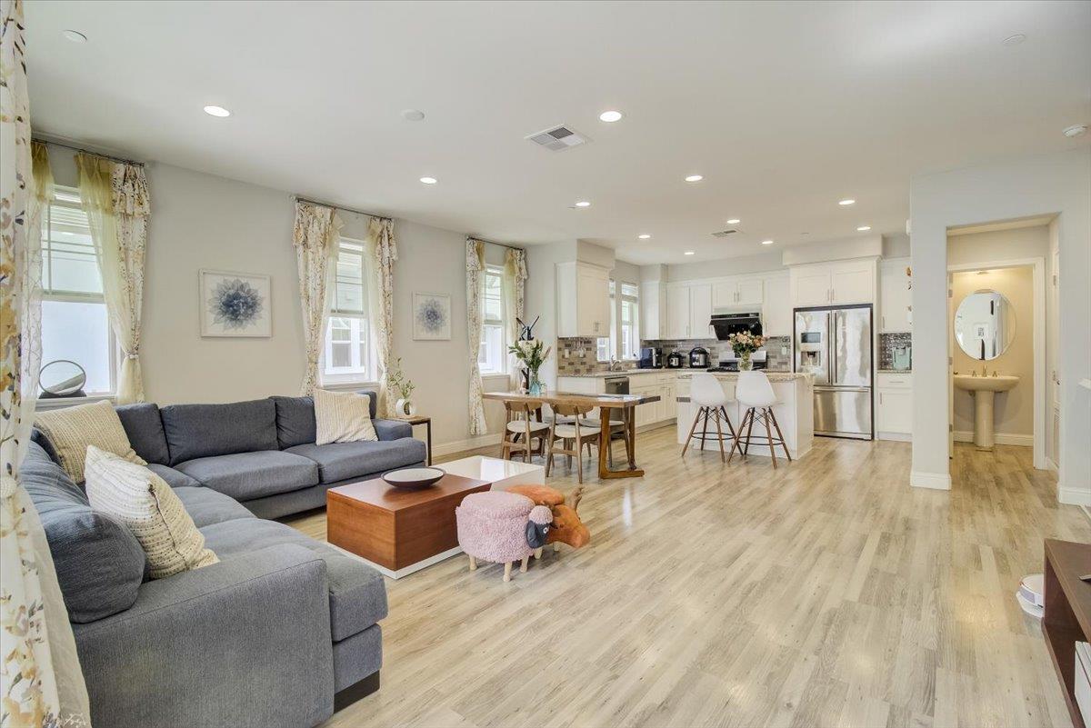 Neighborhood Neighborhood-89