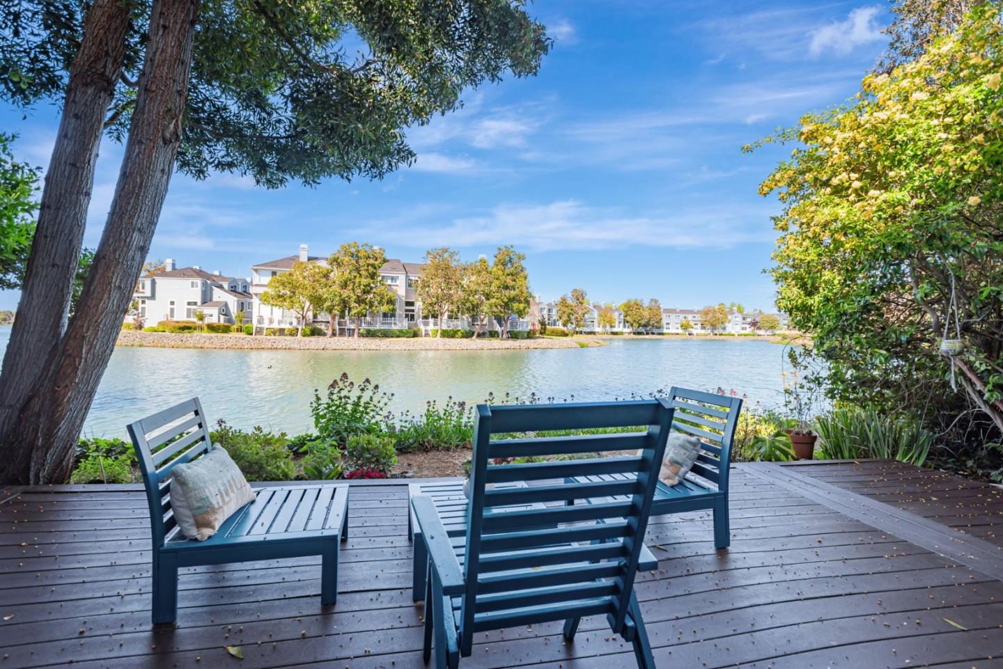 Neighborhood Neighborhood-20