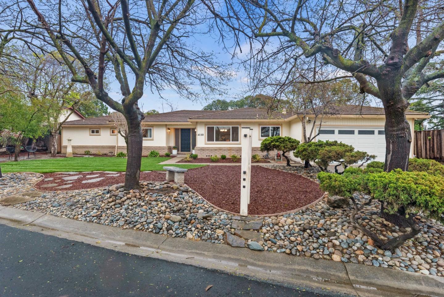 Neighborhood Neighborhood-83