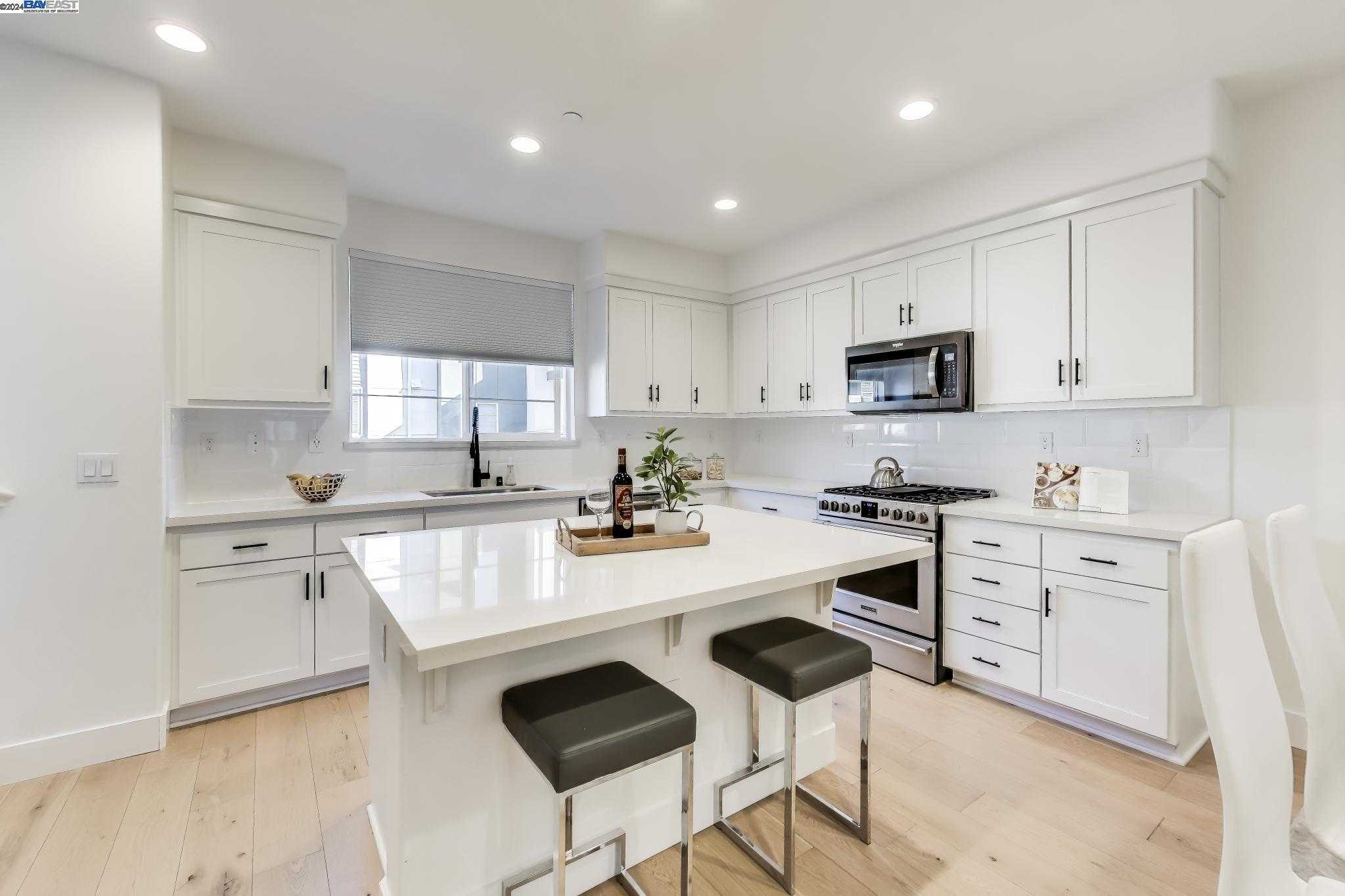 Neighborhood Neighborhood-20