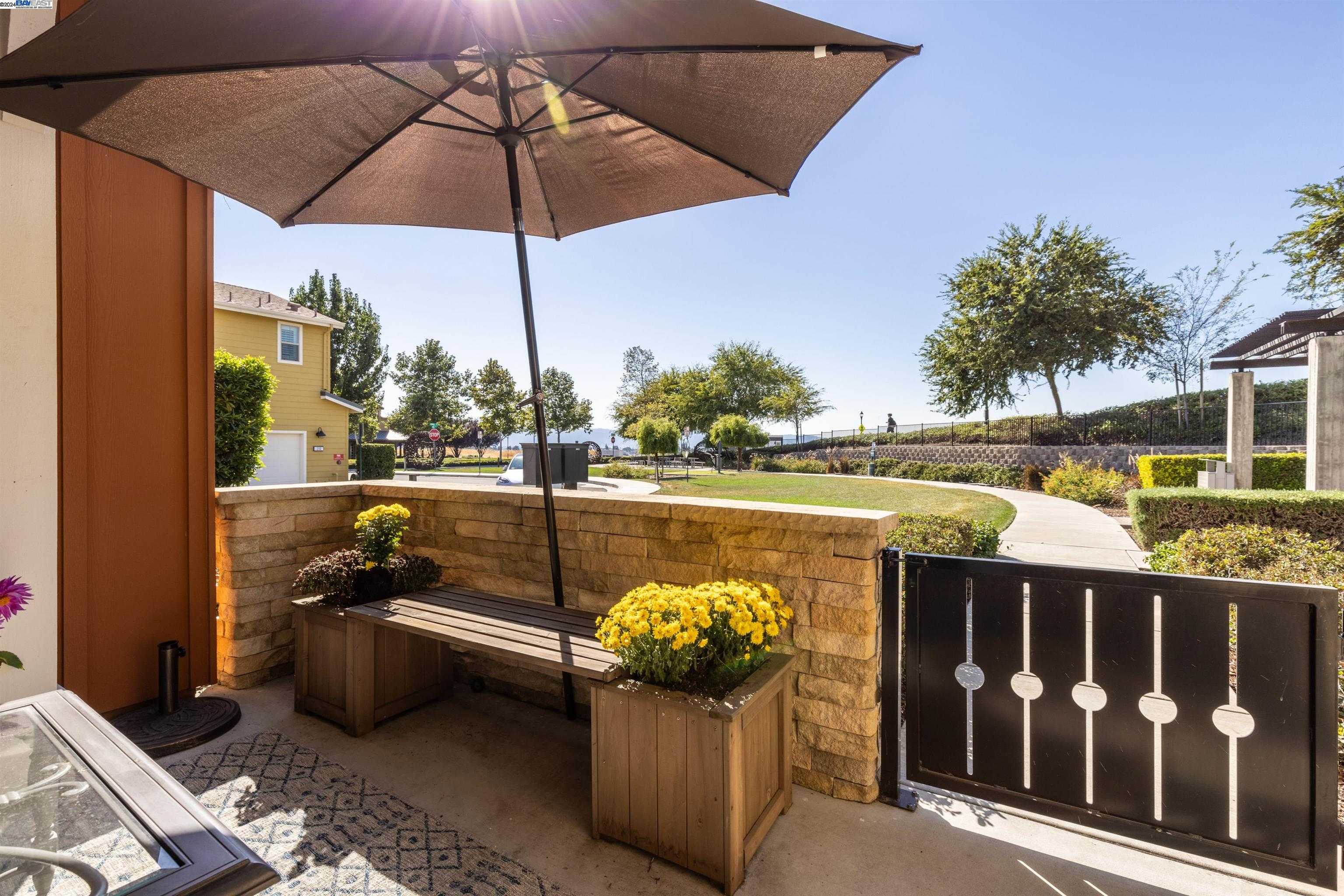 Neighborhood Neighborhood-10