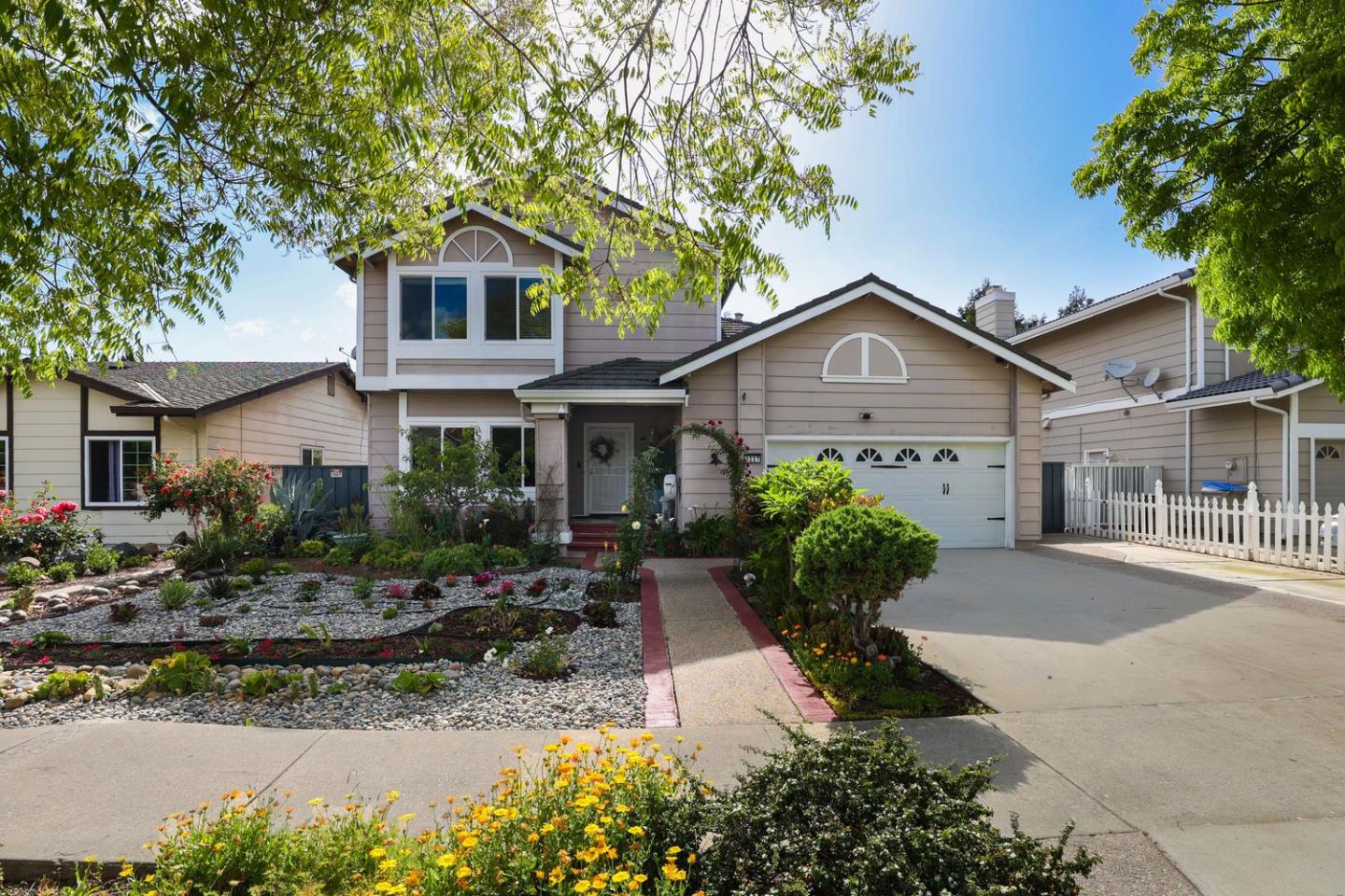 Neighborhood Neighborhood-64