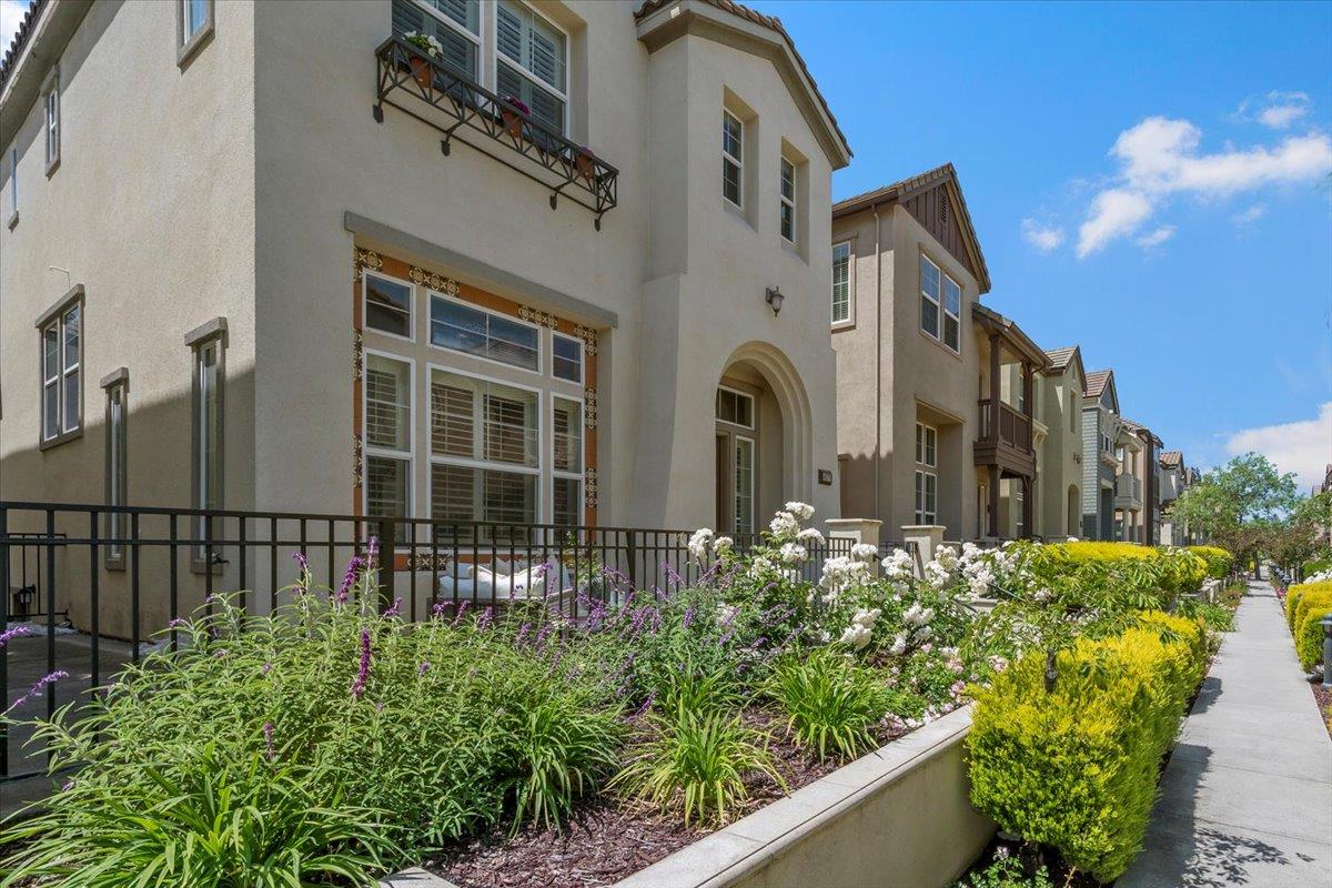 Neighborhood Neighborhood-31