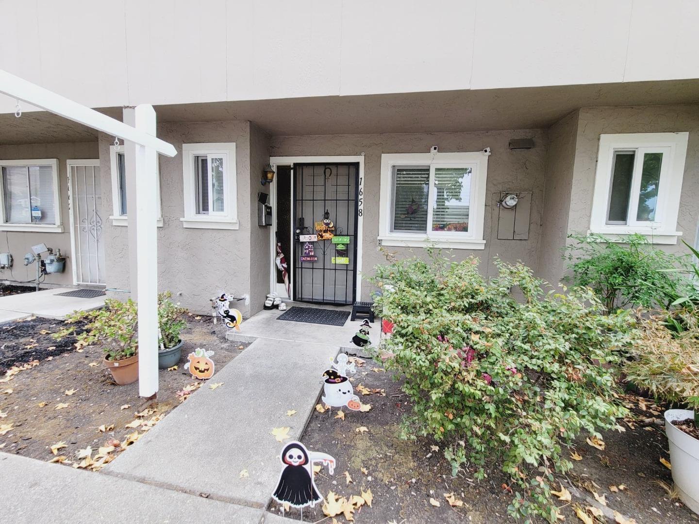 Neighborhood Neighborhood-16