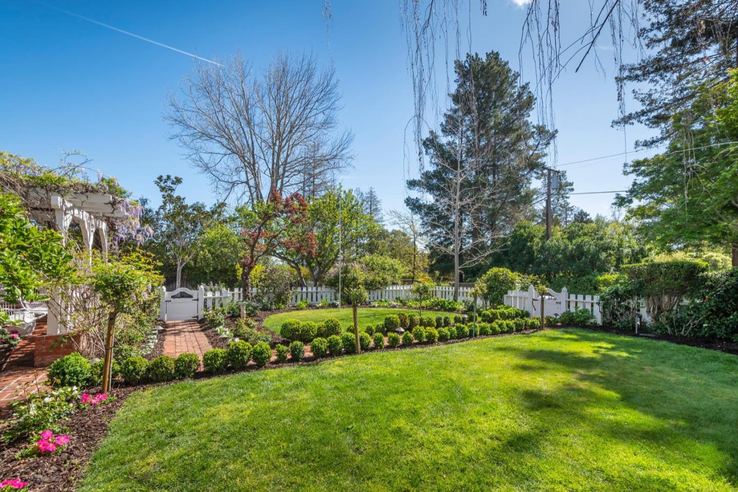 Neighborhood Neighborhood-20