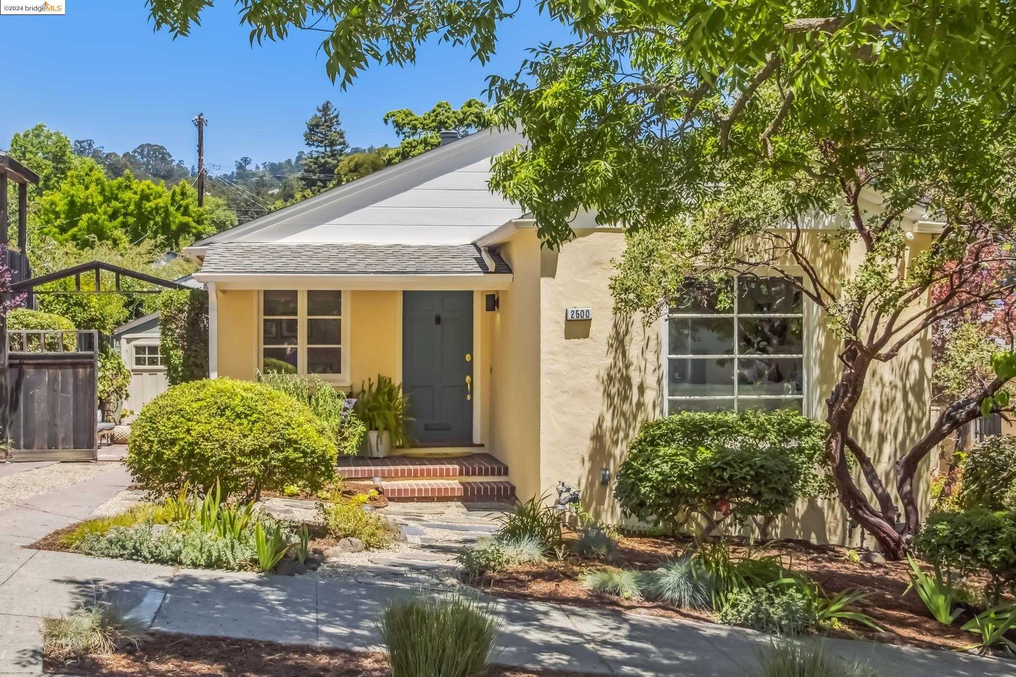 Neighborhood Neighborhood-31