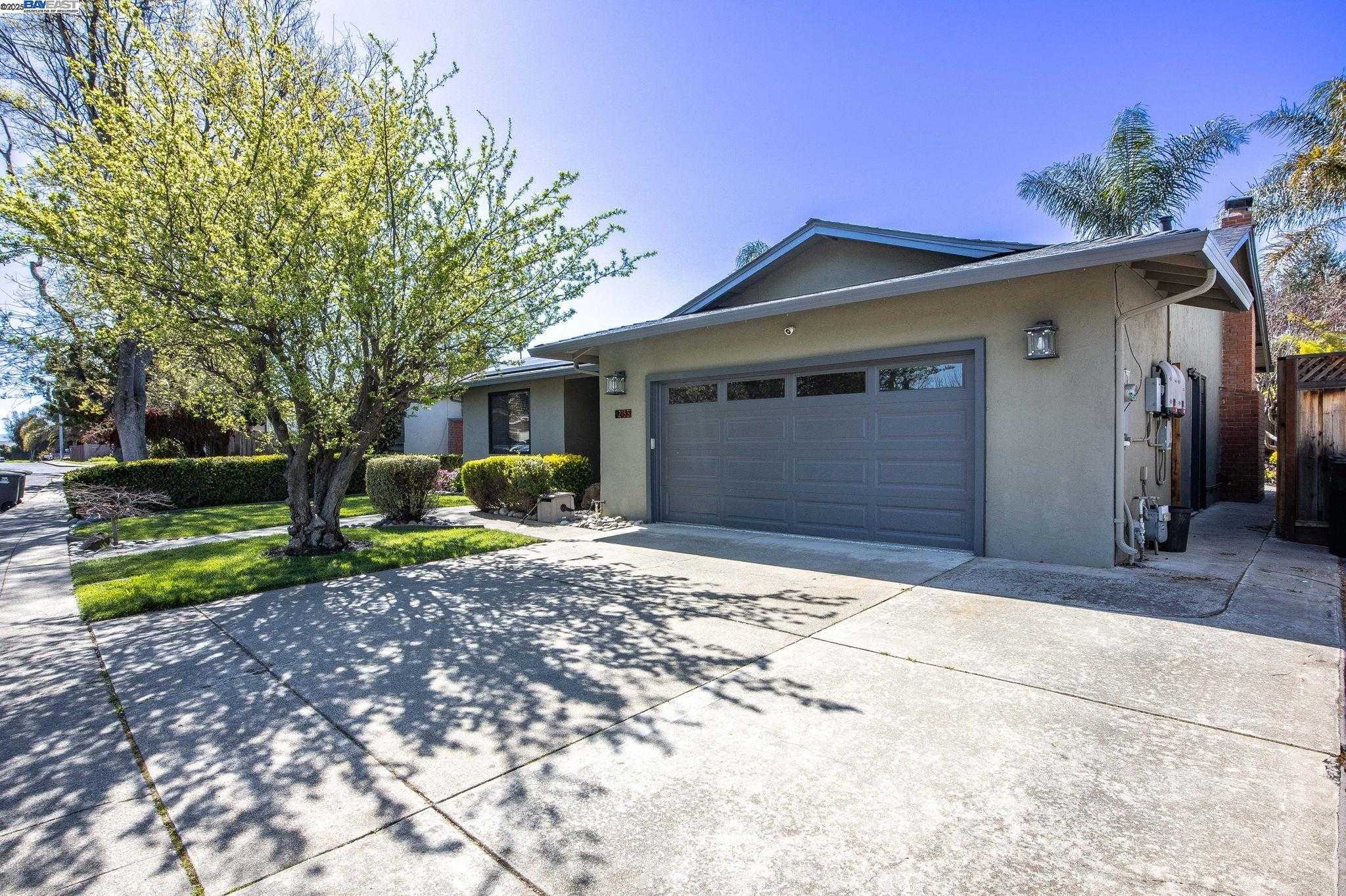 Neighborhood Neighborhood-20