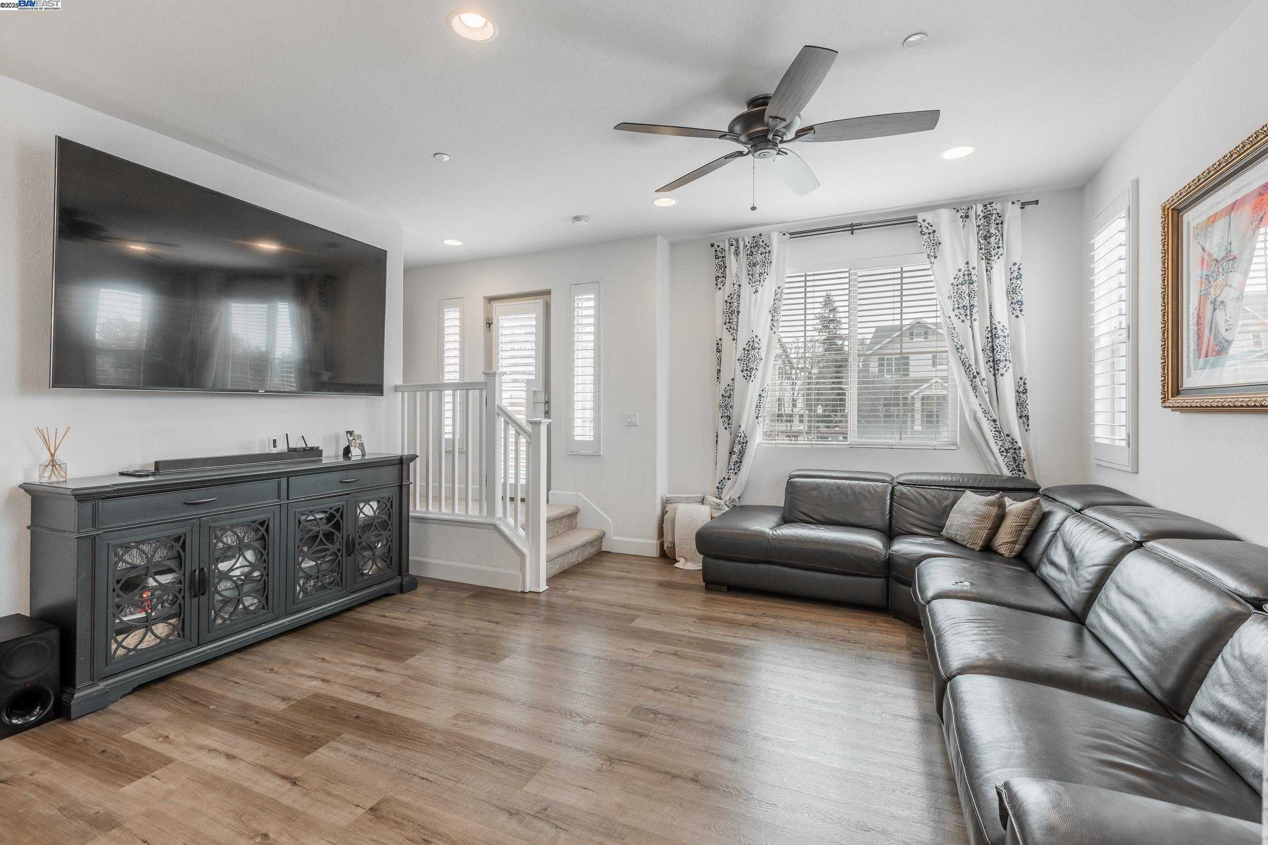 Neighborhood Neighborhood-7