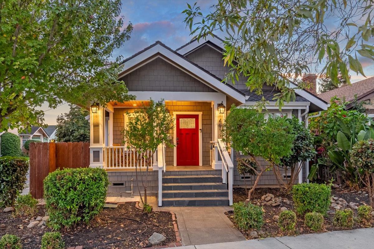 Neighborhood Neighborhood-20