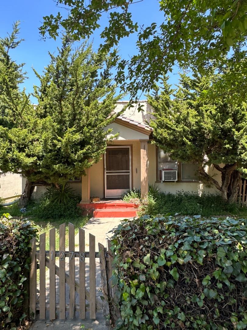 Neighborhood Neighborhood-40