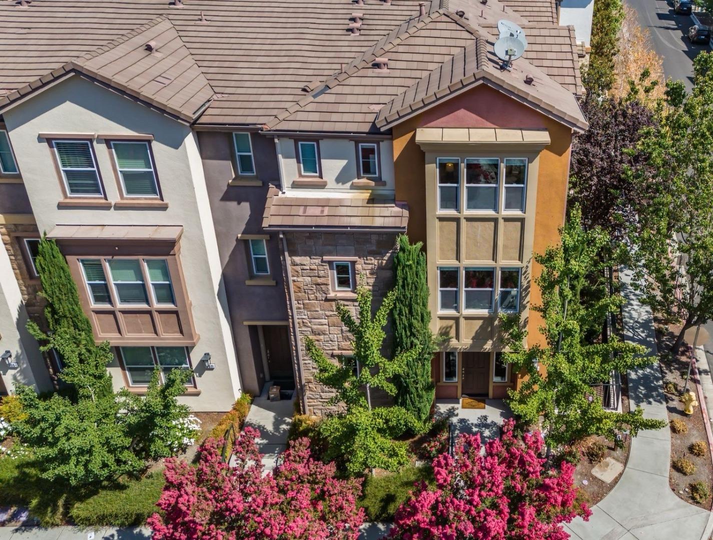 Neighborhood Neighborhood-70