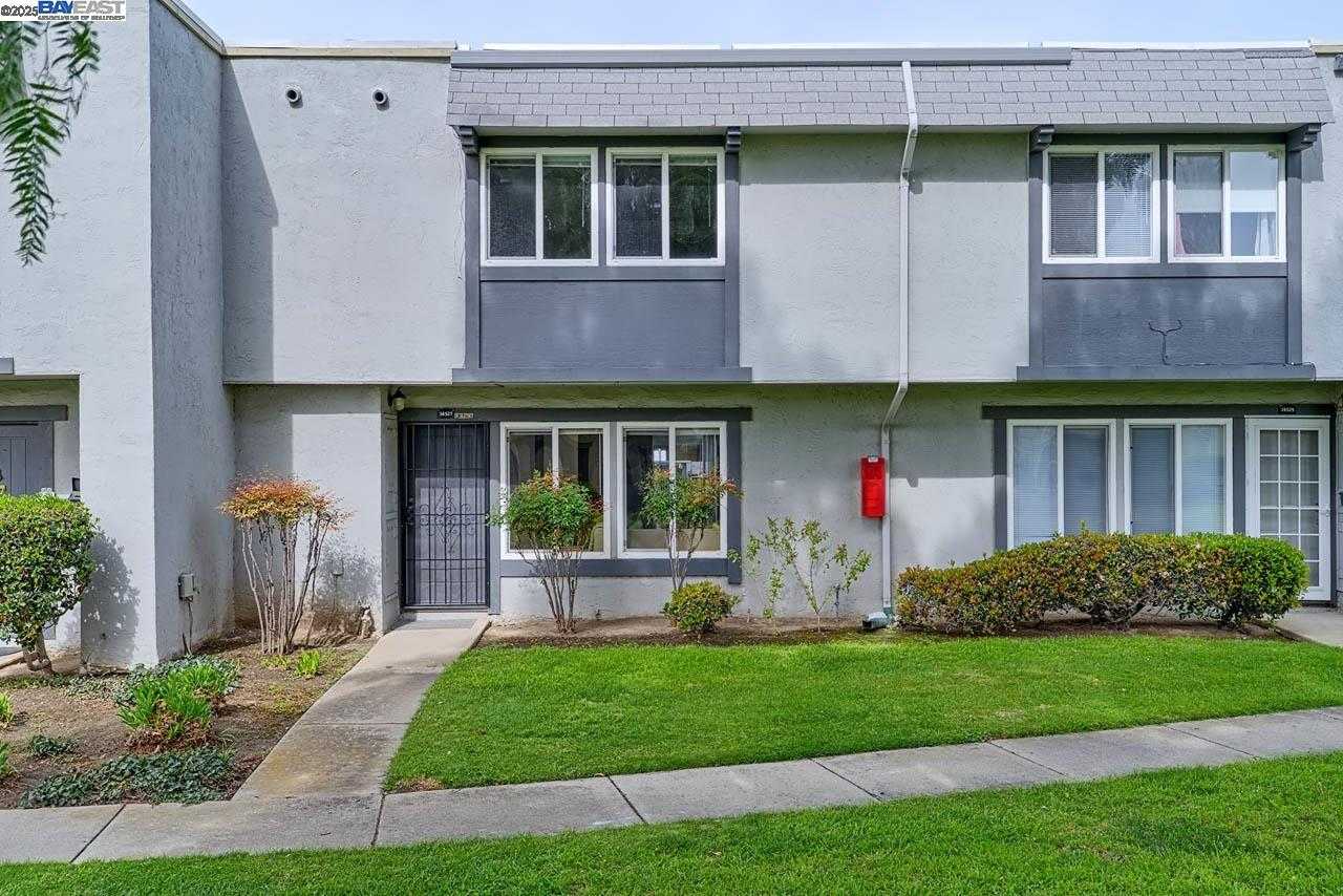 Neighborhood Neighborhood-24