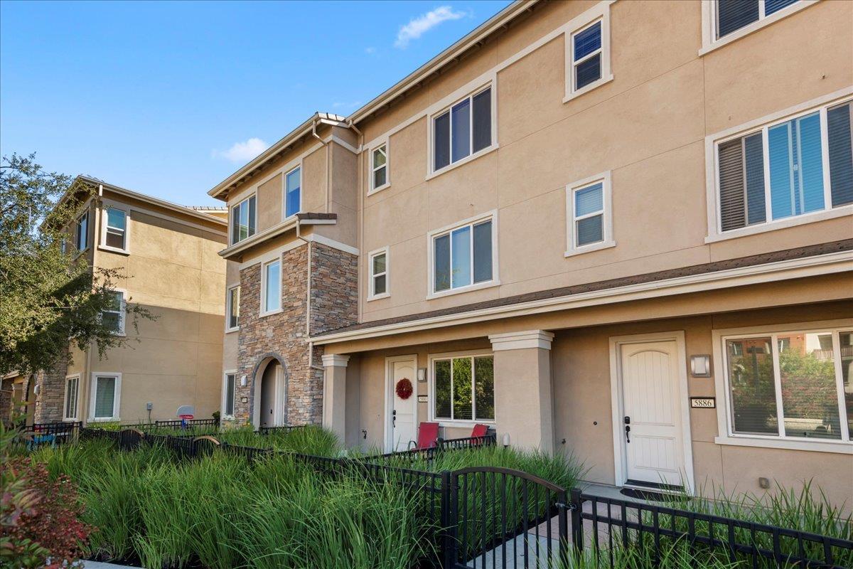 Neighborhood Neighborhood-94