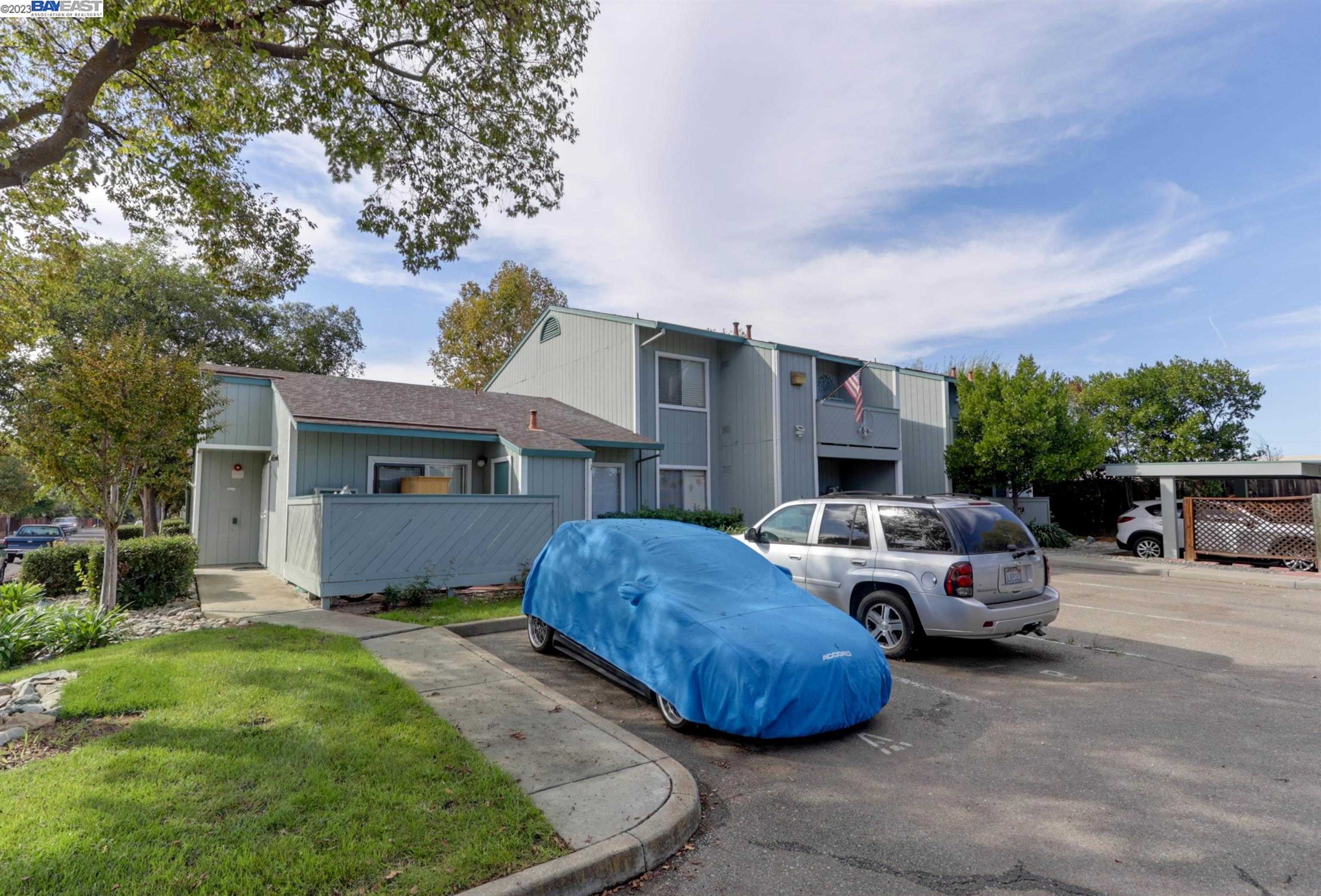 Neighborhood Neighborhood-20