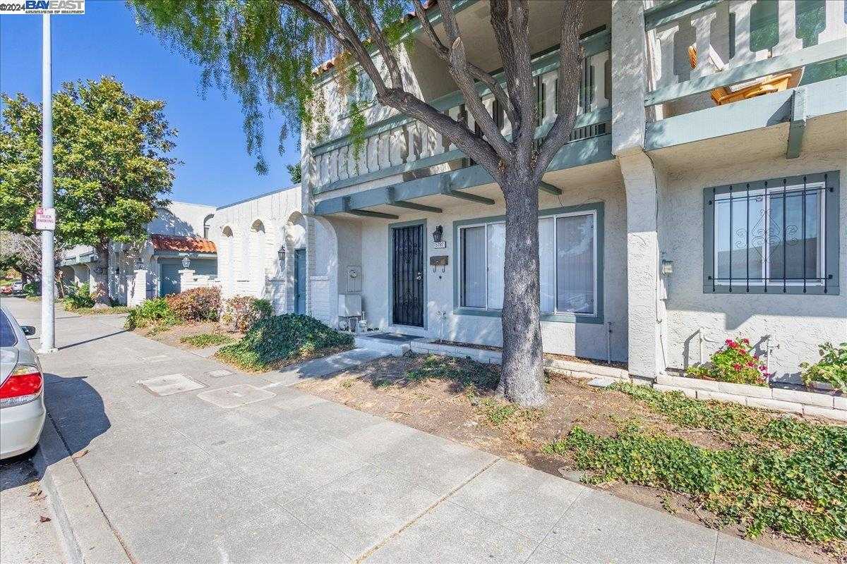 Neighborhood Neighborhood-34