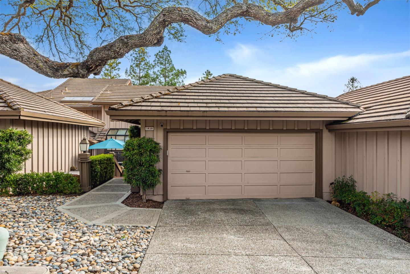 Neighborhood Neighborhood-4