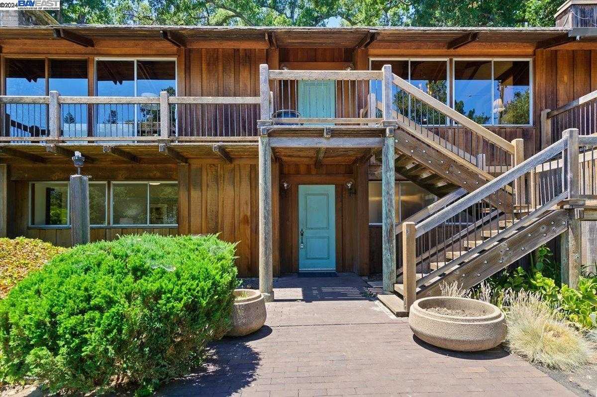 Neighborhood Neighborhood-8