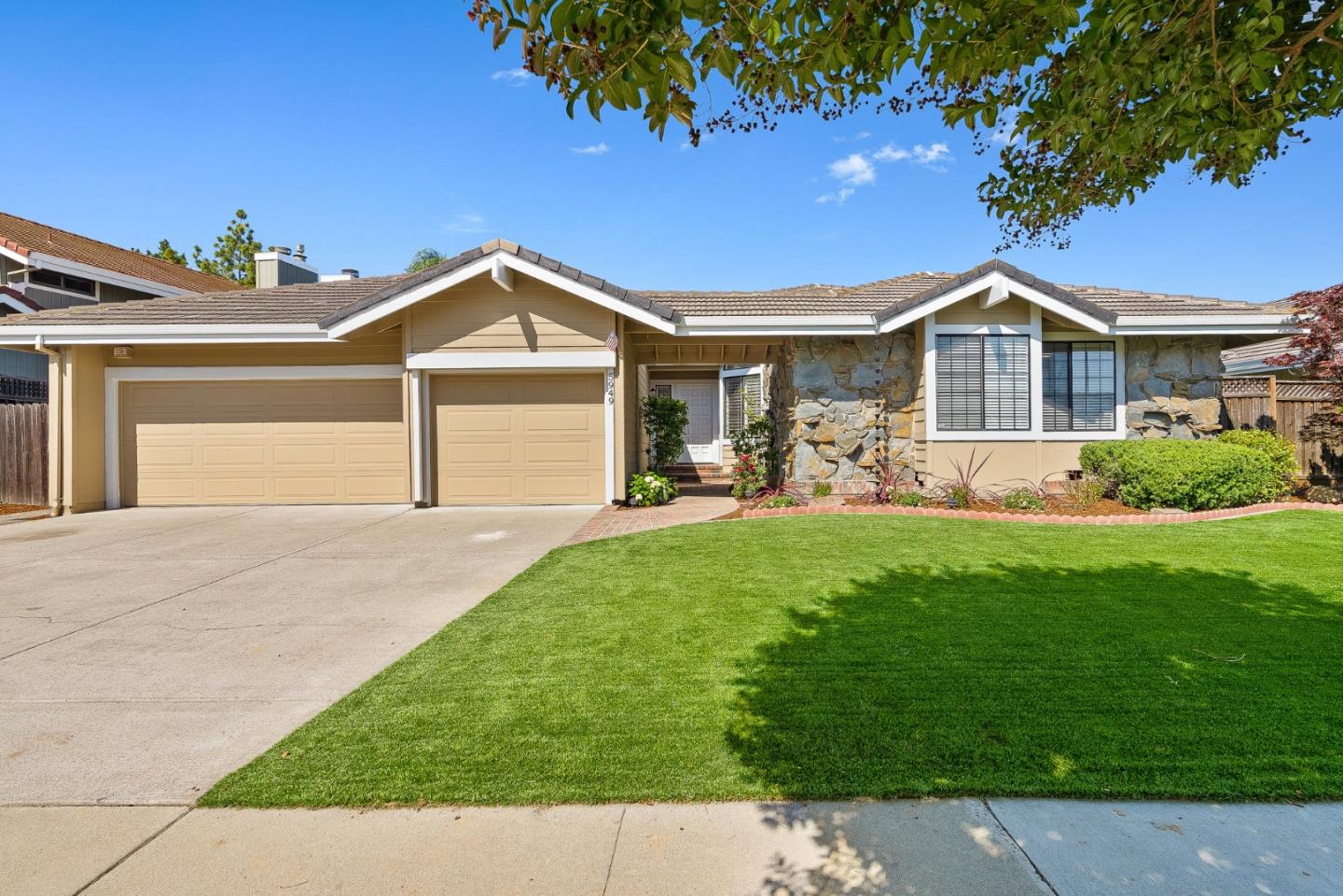 Neighborhood Neighborhood-14