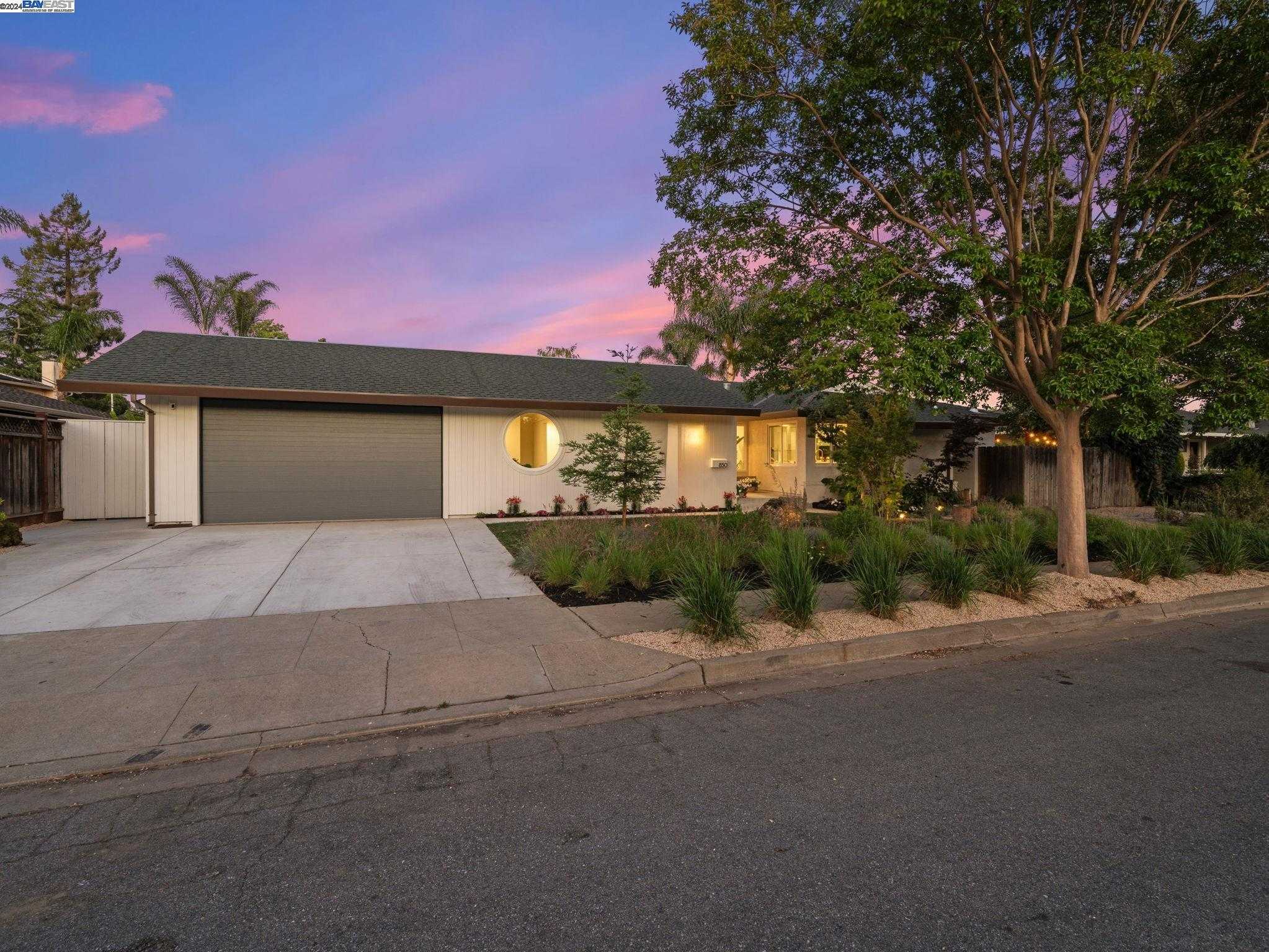 Neighborhood Neighborhood-20