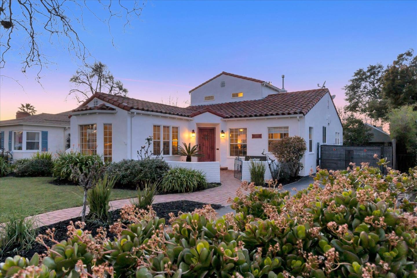 Neighborhood Neighborhood-122