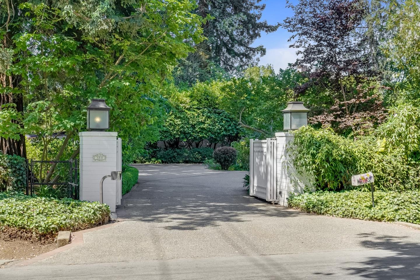 Neighborhood Neighborhood-9