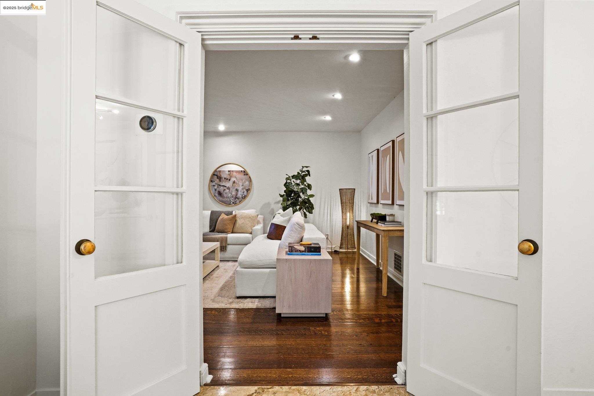 Neighborhood Neighborhood-31