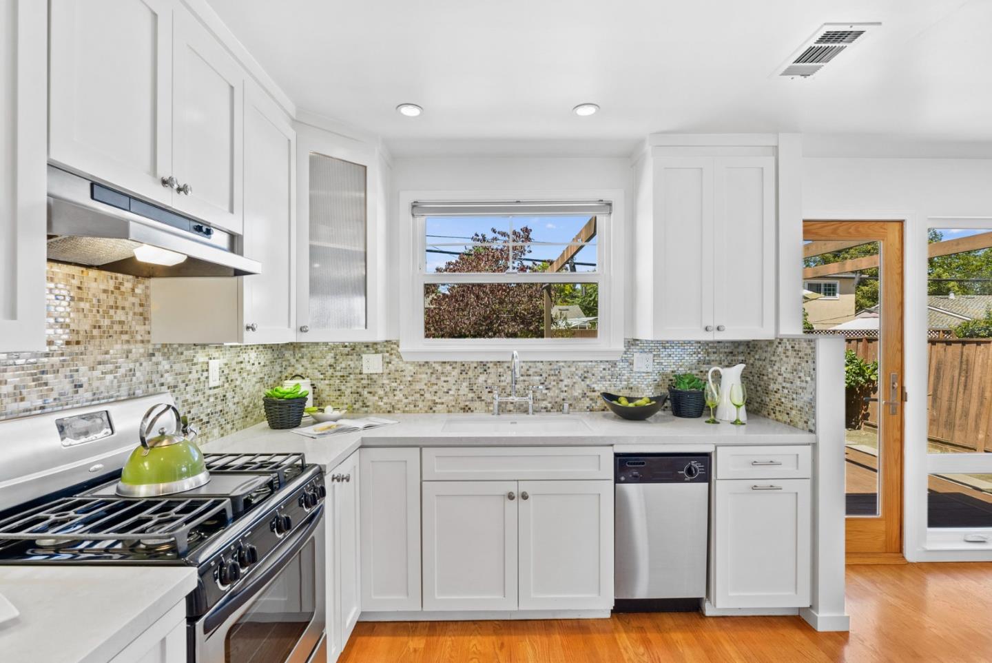 Neighborhood Neighborhood-92