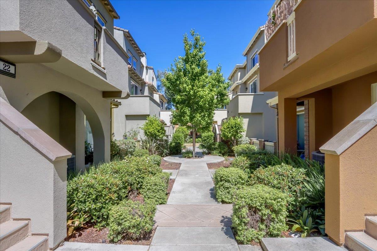 Neighborhood Neighborhood-94