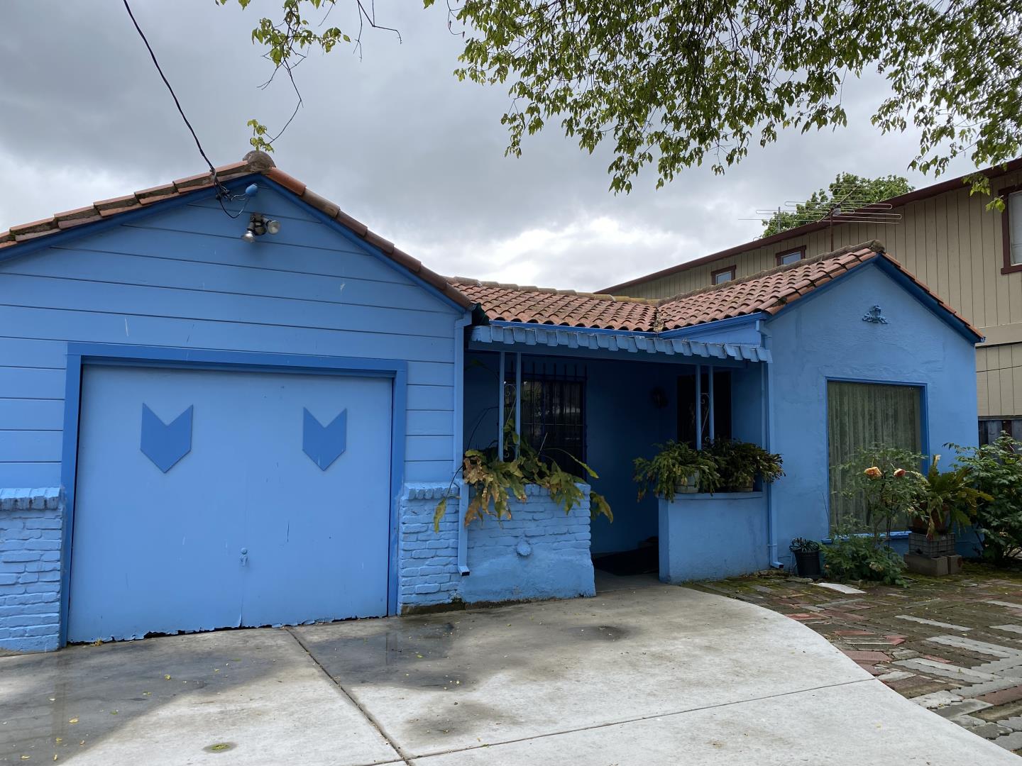 Neighborhood Neighborhood-115