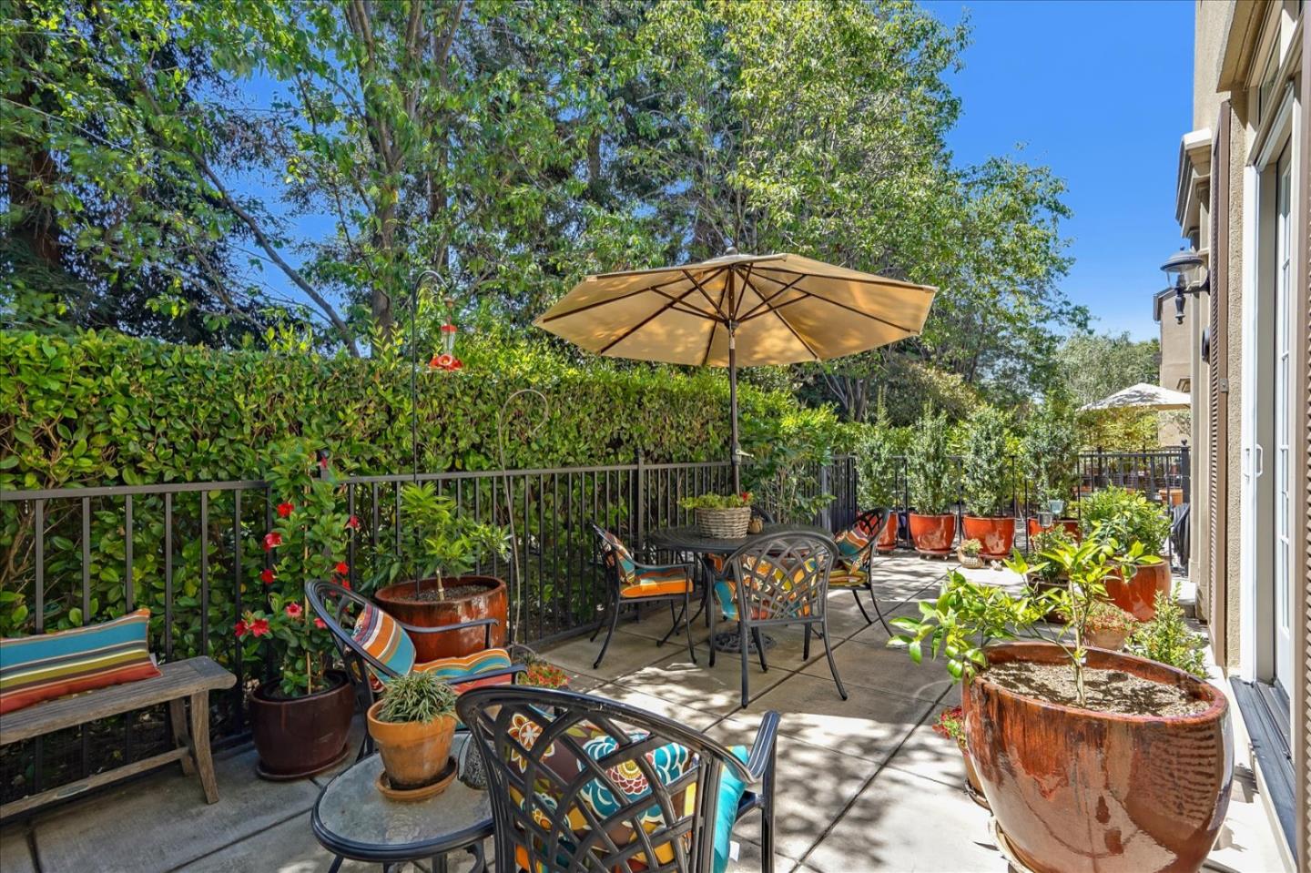 Neighborhood Neighborhood-80